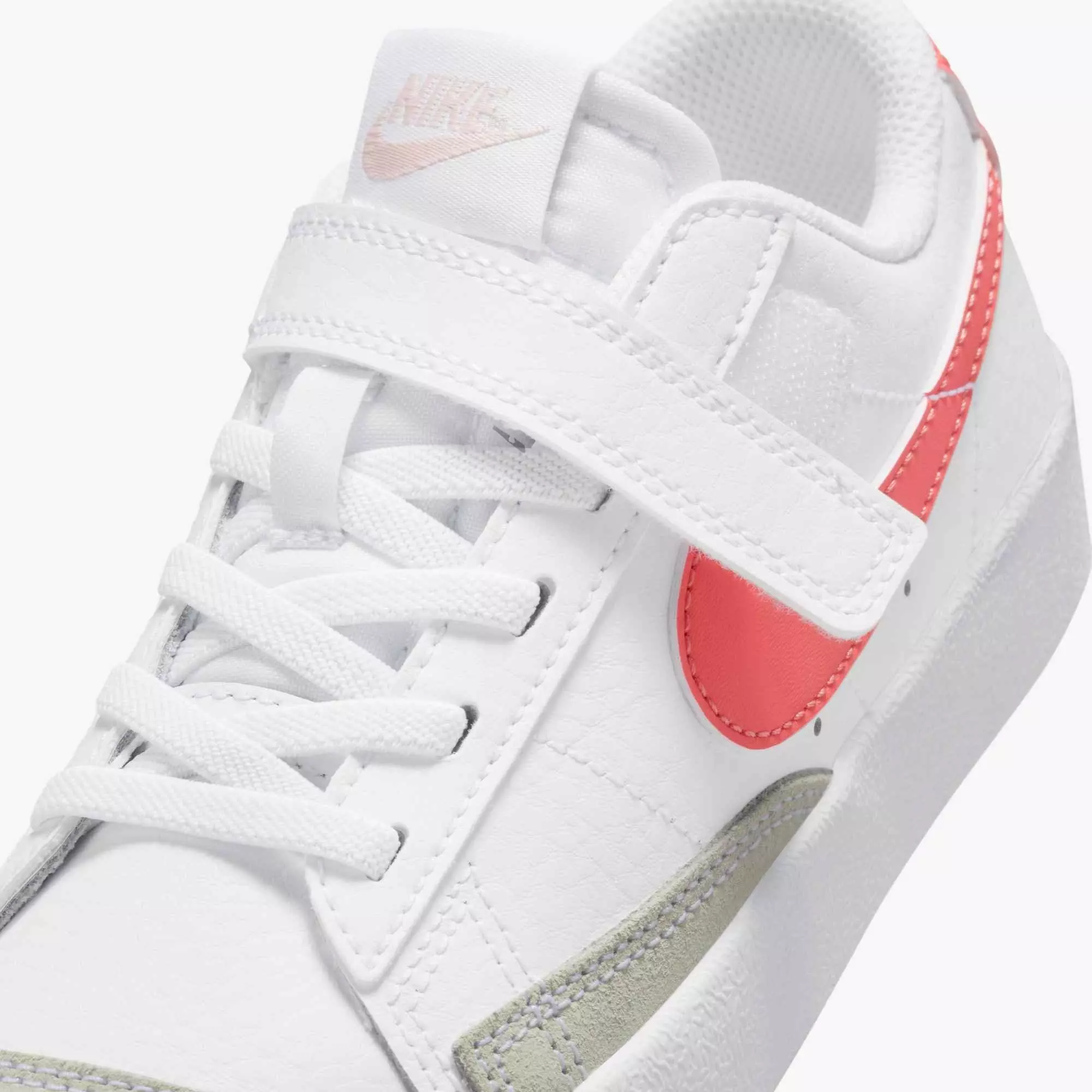 Nike Blazer Low '77 "White/Echo Pink/Magic Ember" Preschool Girls' Shoe - WHITE/PINK