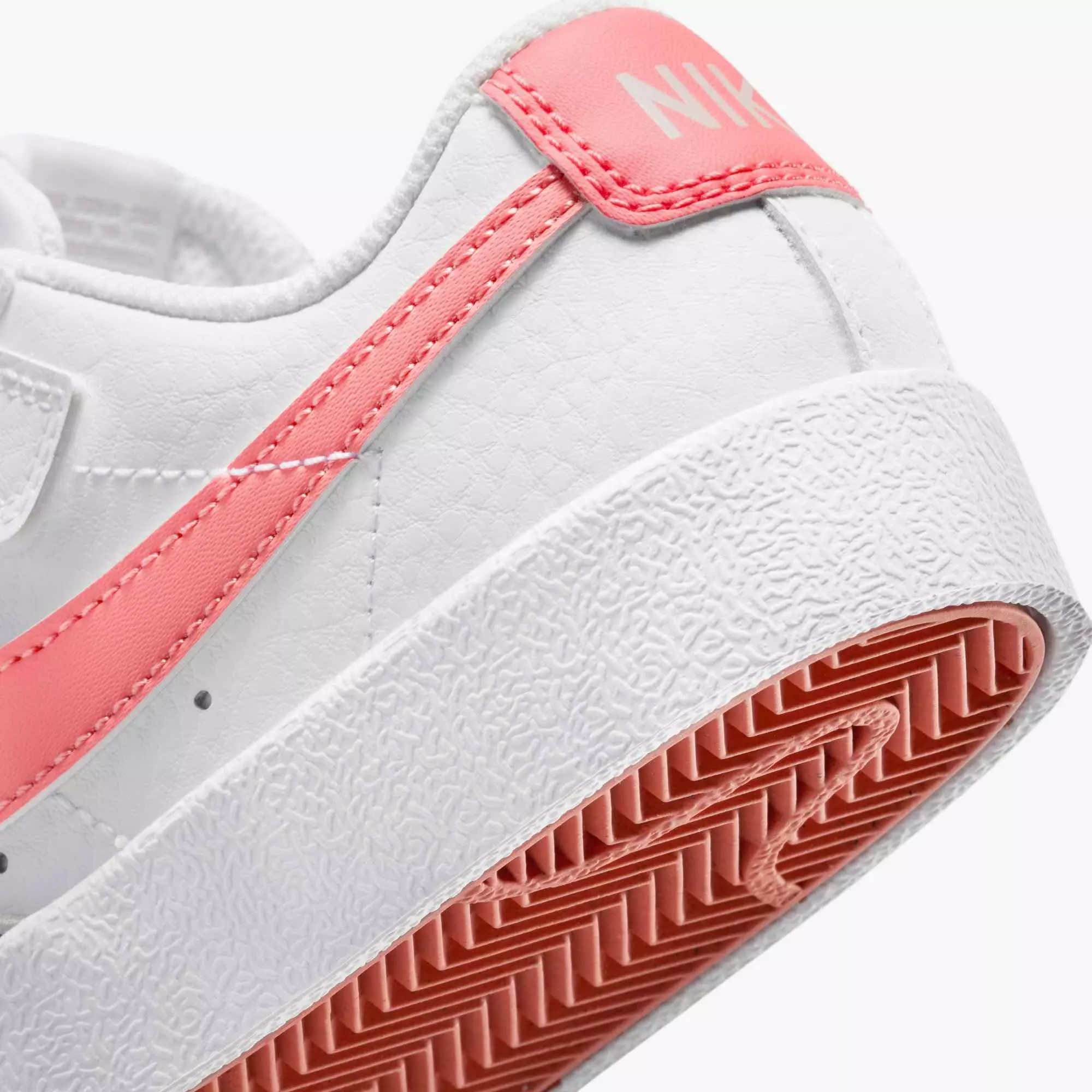 Nike Blazer Low '77 "White/Echo Pink/Magic Ember" Preschool Girls' Shoe - WHITE/PINK