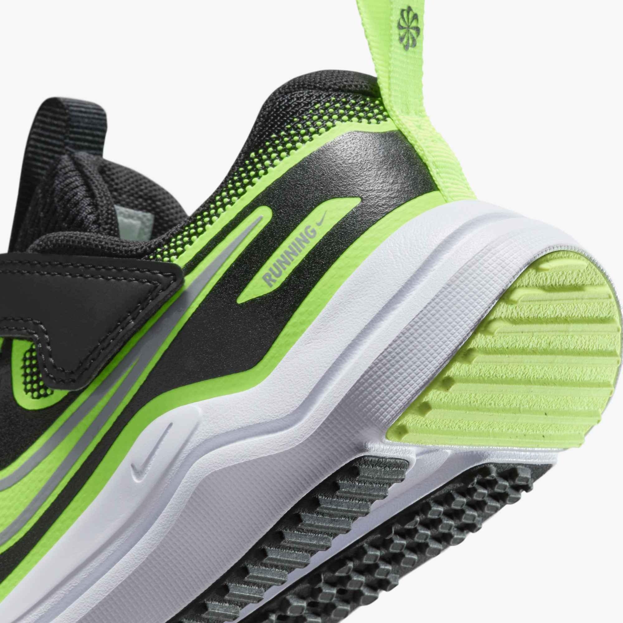 Nike Cosmic Runner "Black/Volt/Wolf Grey" Preschool Boys' Running Shoe - BLACK/VOLT/GREY Thumbnail View 7