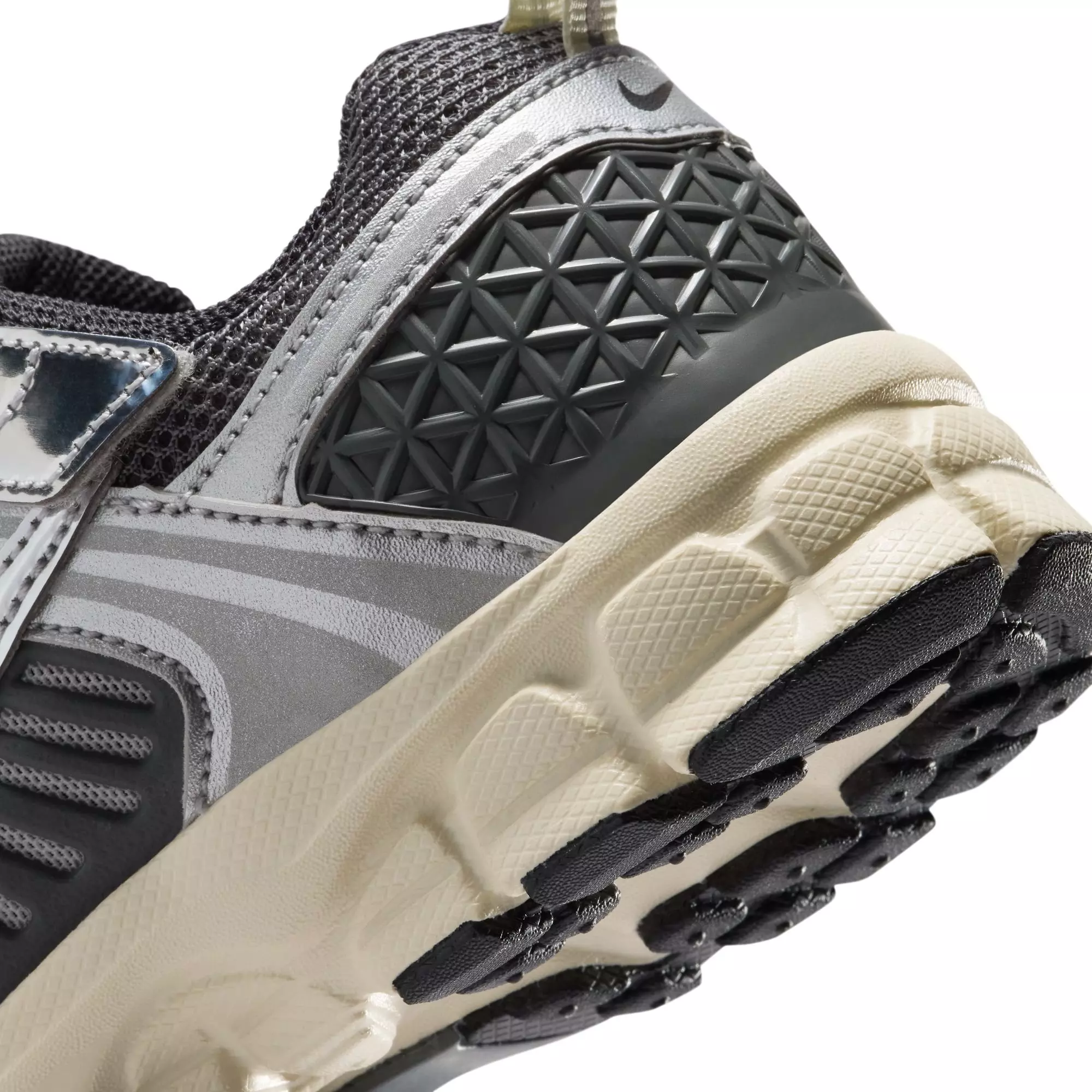 Nike Vomero 5 "Iron Grey/Chrome/Metallic Silver" Preschool Boys' Shoe - GREY/SILVER