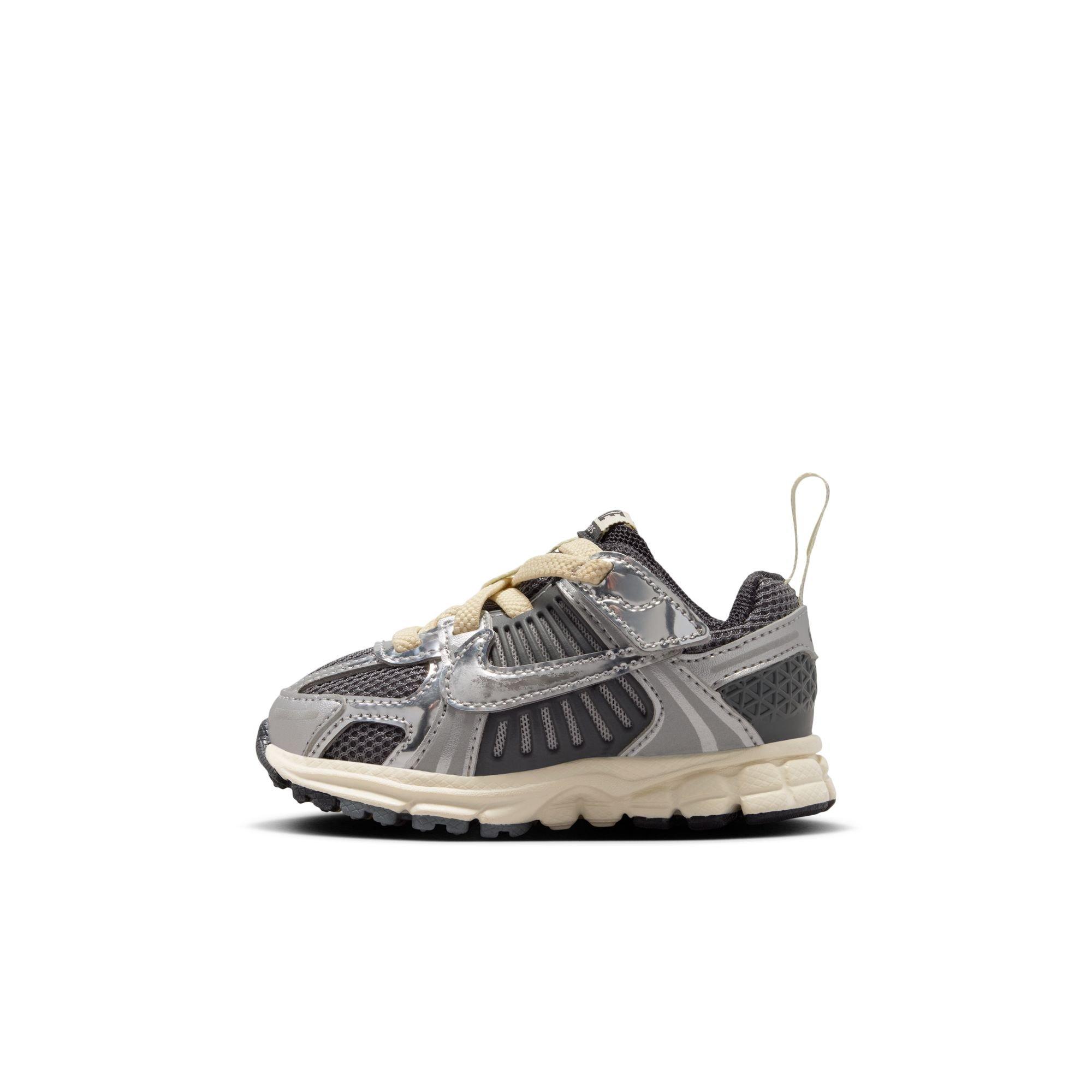 Nike Vomero 5 "Iron Grey/Chrome/Metallic Silver" Toddler Boys' Shoe - GREY/SILVER Thumbnail View 3