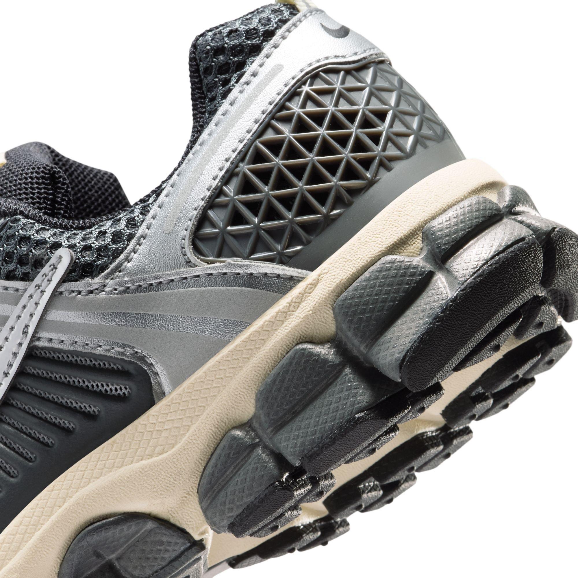 Nike Vomero 5 "Iron Grey/Chrome/Metallic Silver" Grade School Boys' Shoe - GREY/SILVER Thumbnail View 11