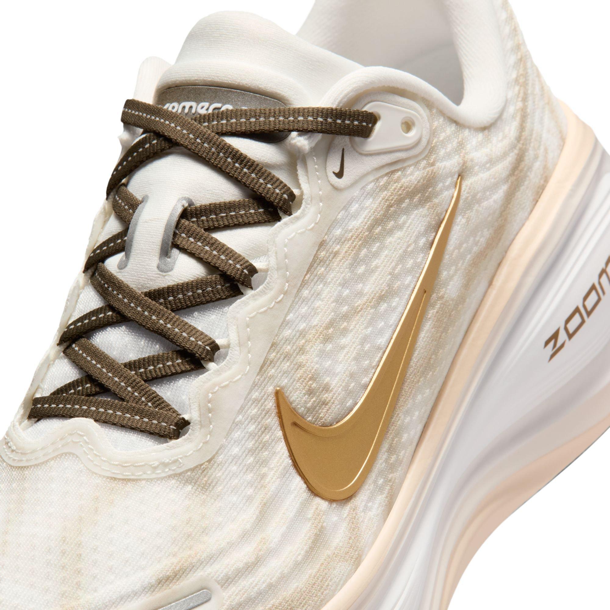 Nike Vomero Plus "Summit White/Metallic Gold/Dark Hazel" Women's Road Running Shoe - MULTI-COLOR Thumbnail View 9