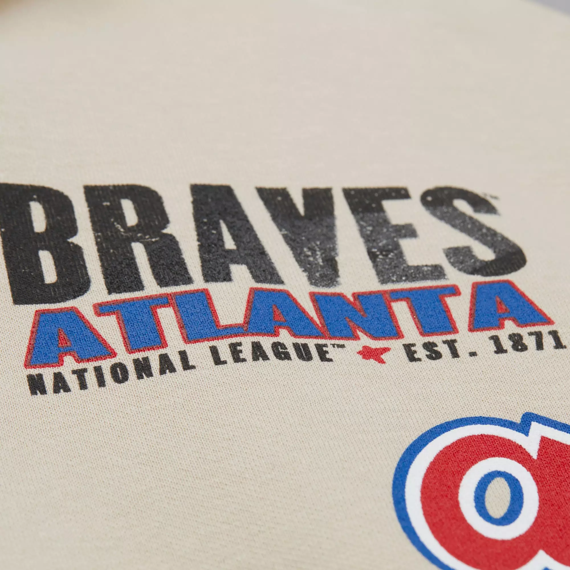 Mitchell & Ness Atlanta Braves Cityscape Fleece Hoodie-Cream - CREAM