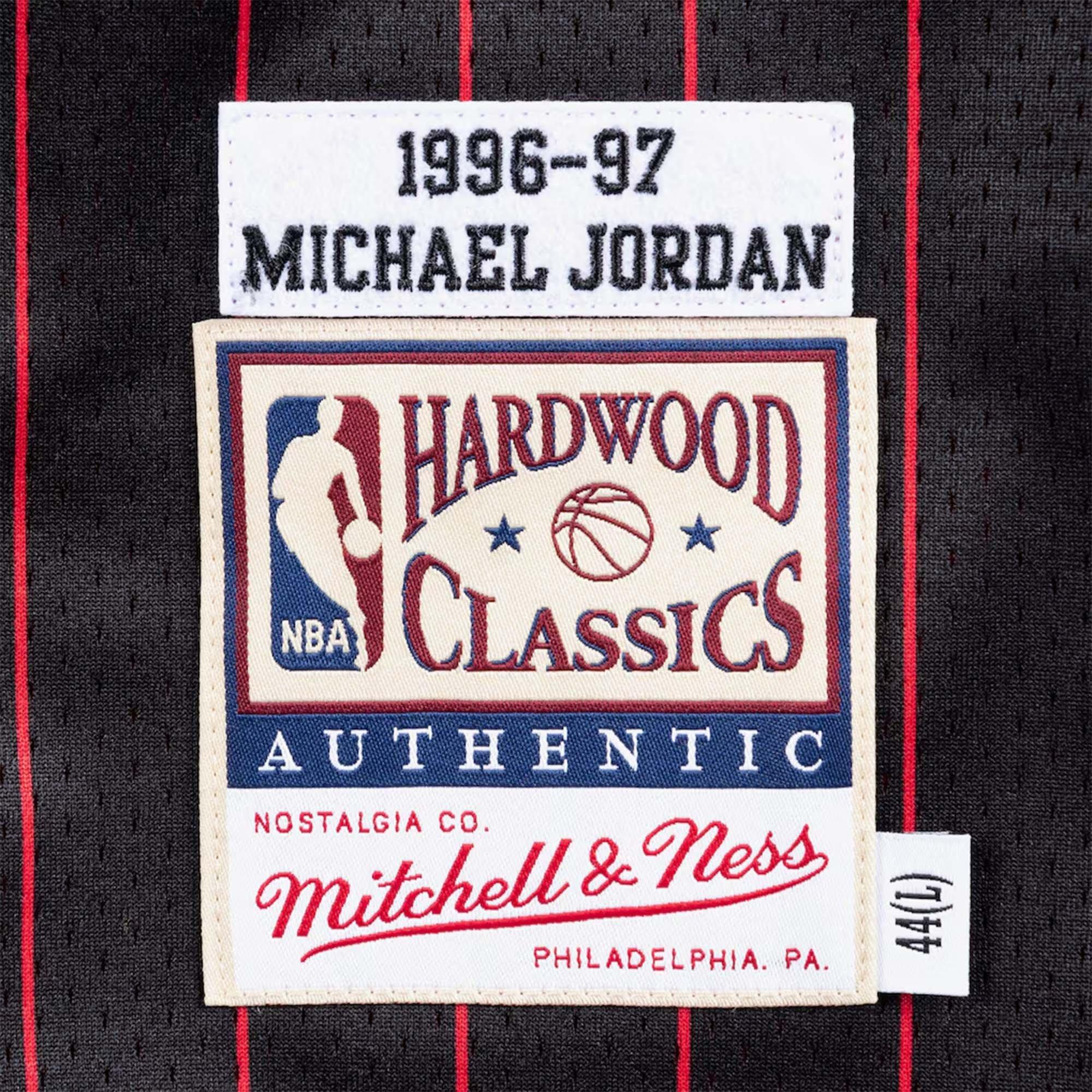 Mitchell & Ness Chicago Bulls Michael Jordan Authentic 1996 Jersey - Black - BLACK/RED Thumbnail View 3