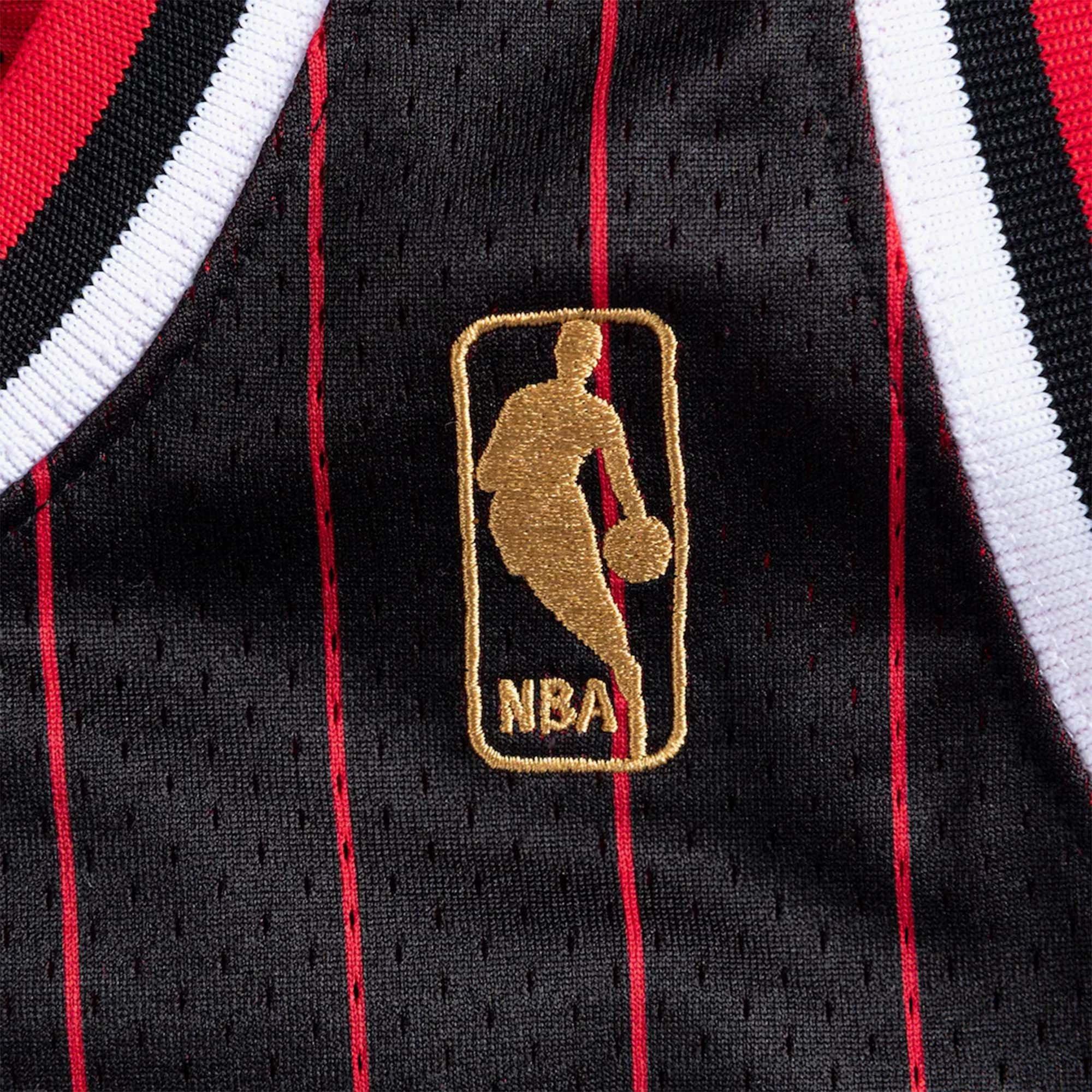 Mitchell & Ness Chicago Bulls Michael Jordan Authentic 1996 Jersey - Black - BLACK/RED Thumbnail View 4