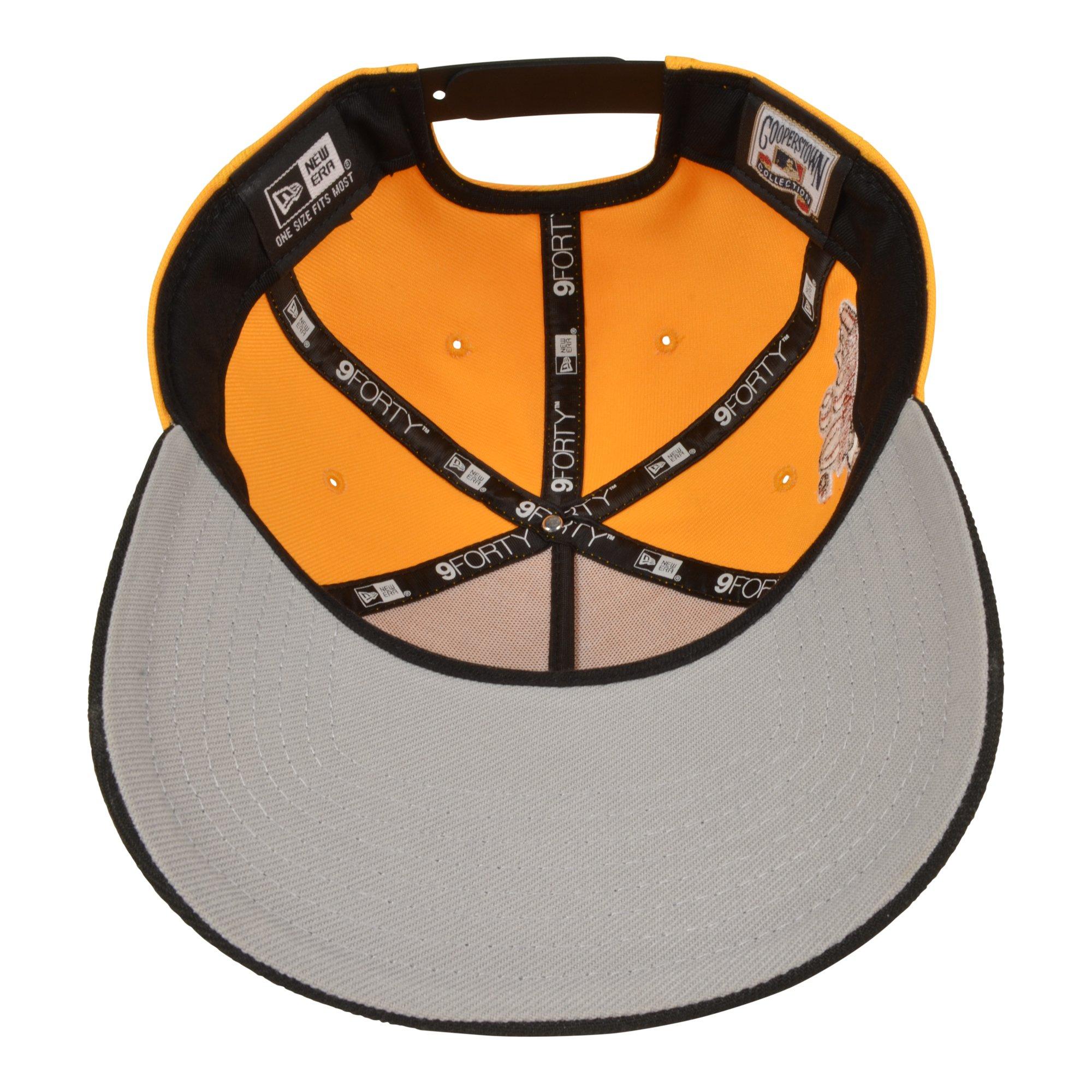 New Era Atlanta Braves 9FORTY A-Frame 30th Anniversary Gold/Black Snapback Hat