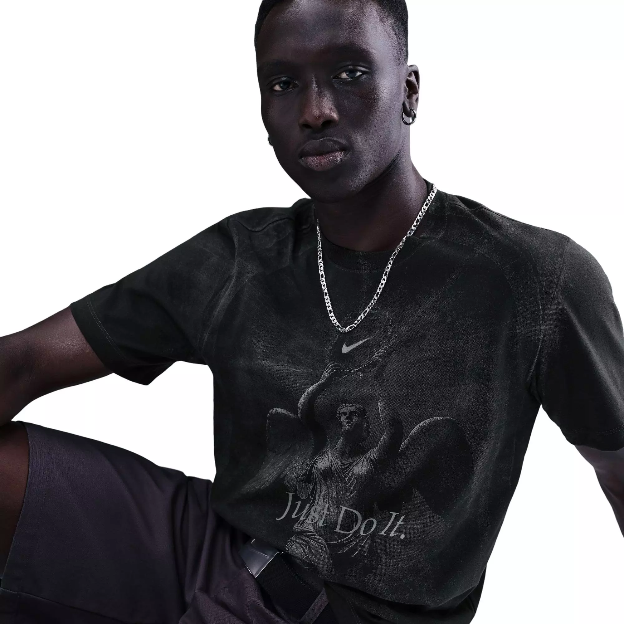 Nike Men's Sportswear Victory Statue Tee - BLACK