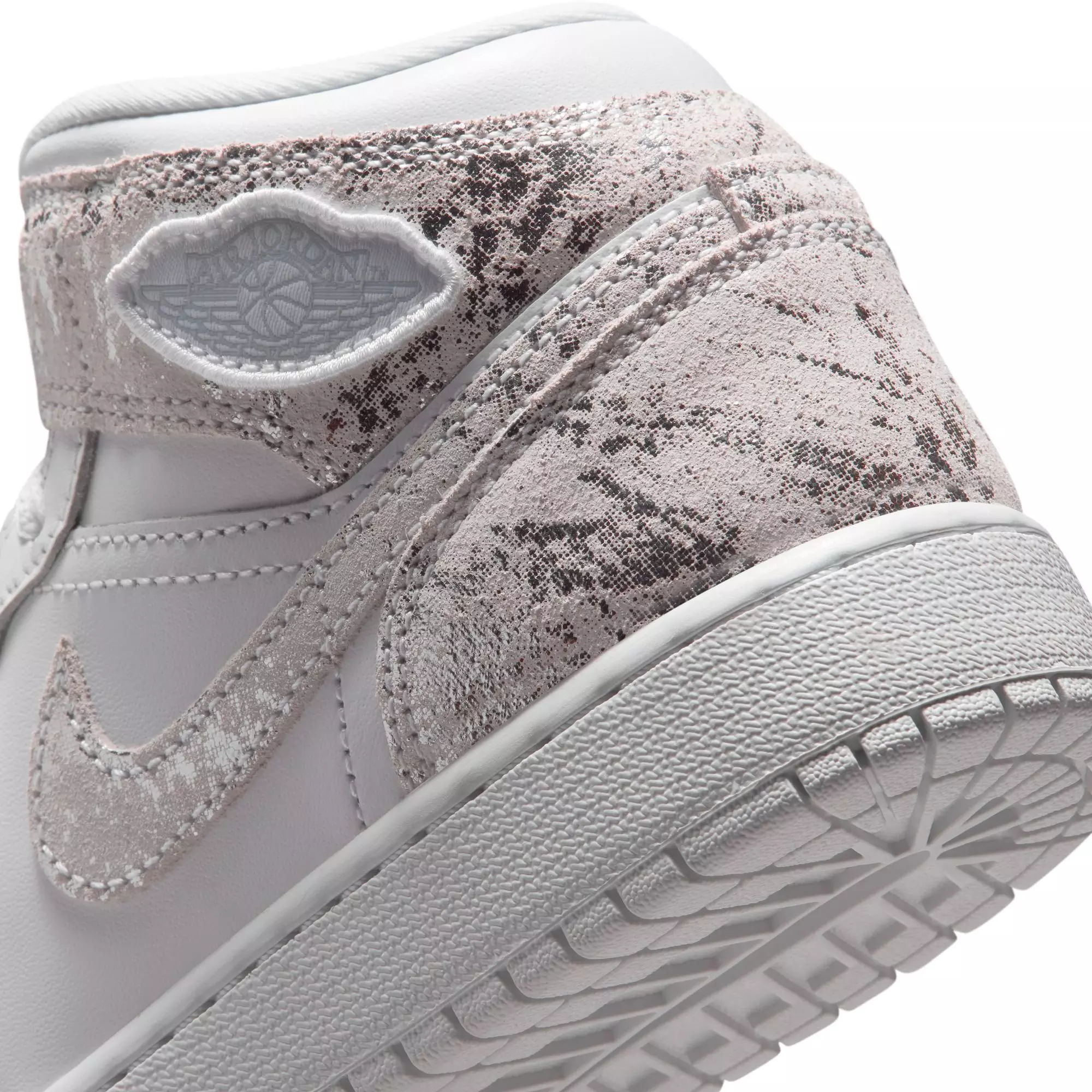 Jordan 1 Mid SE "White/Field Silver" Grade School Boys' Shoe - WHITE/SILVER