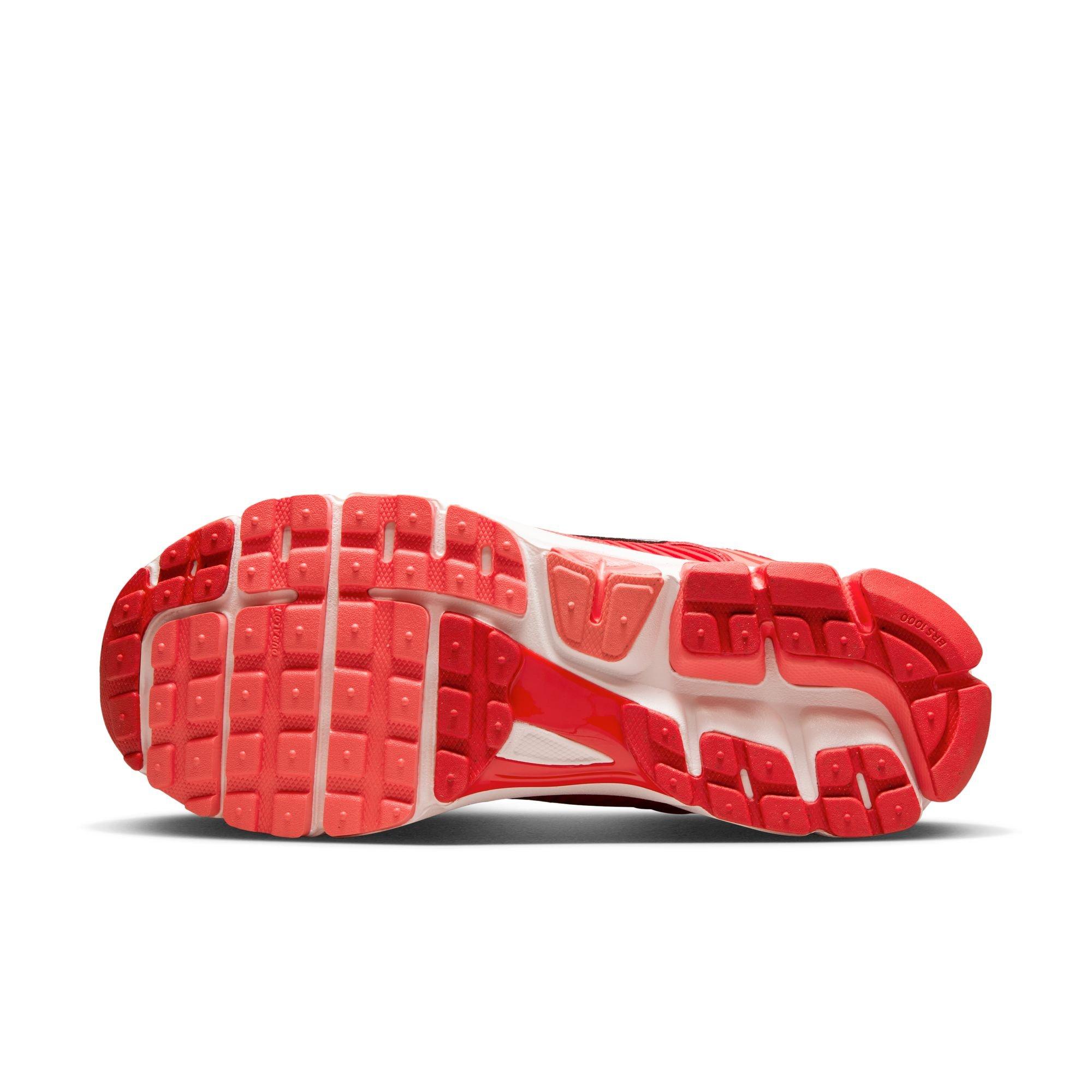 Nike Zoom Vomero 5 Premium "University Red/Metallic Silver" Men's Shoe - RED/SILVER Thumbnail View 8