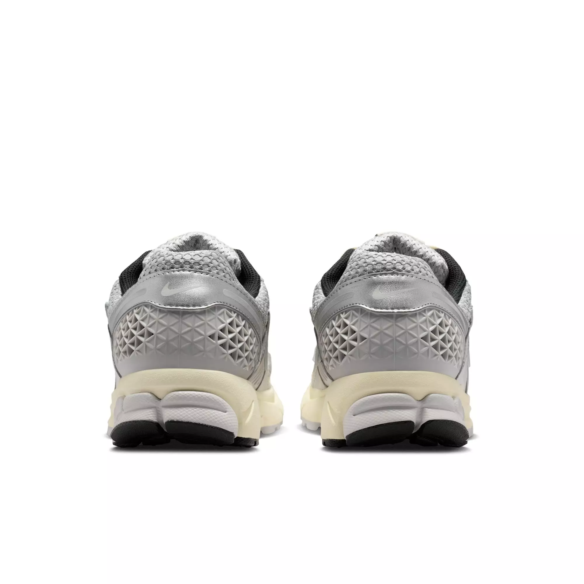 Nike Zoom Vomero 5 "Grey Fog/Chrome/Metallic Silver" Men's Shoe - SILVER