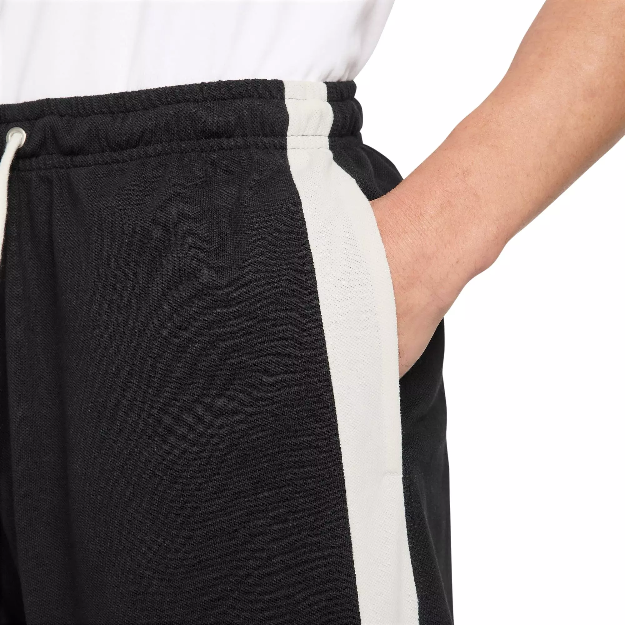 Nike Men's Sportswear Club Knit Flow Shorts - BLACK/WHITE