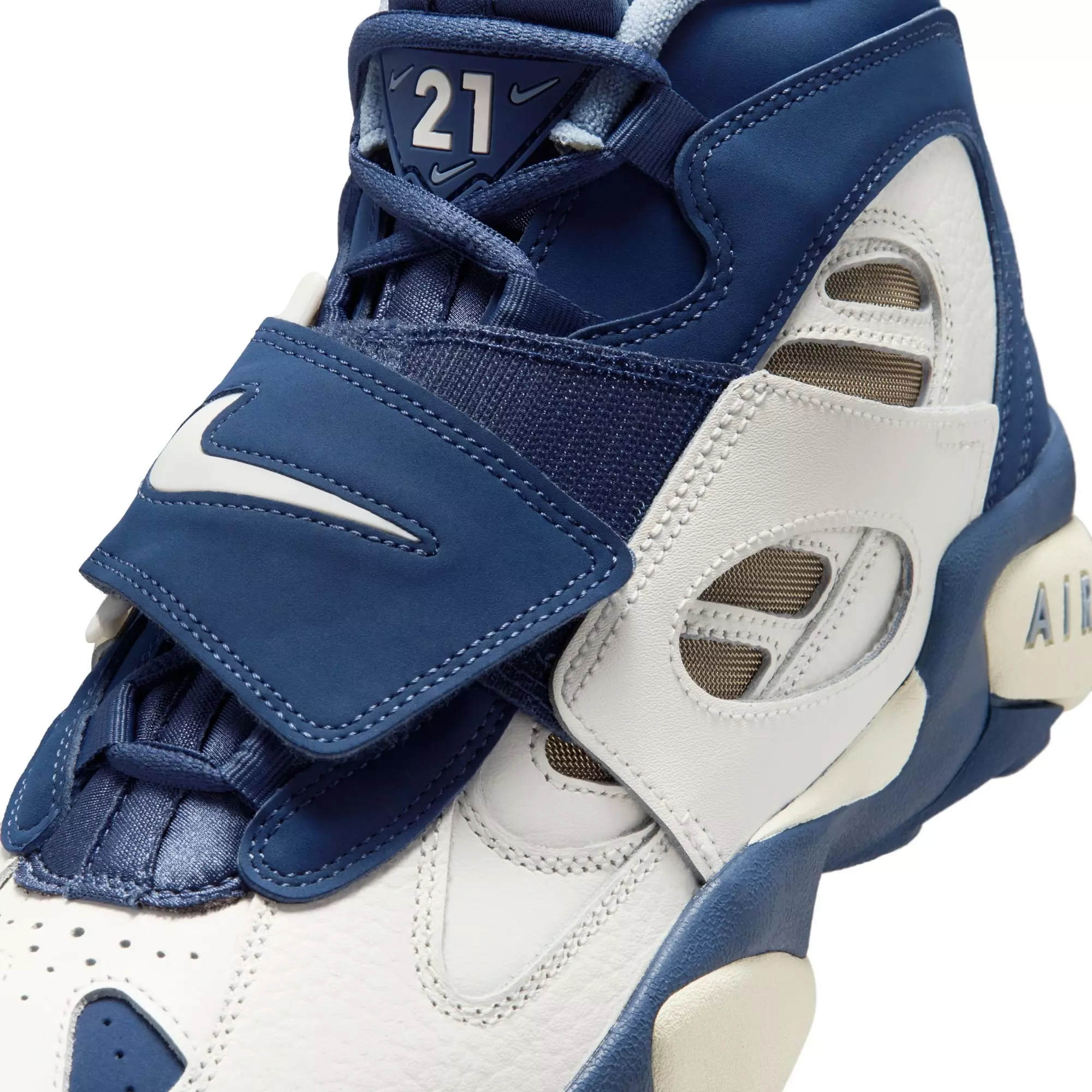 Nike Air Diamond Turf II "Royals" Men's Shoe - SAIL/MYSTIC NAVY/BLUE GREY/METALLIC GOLD