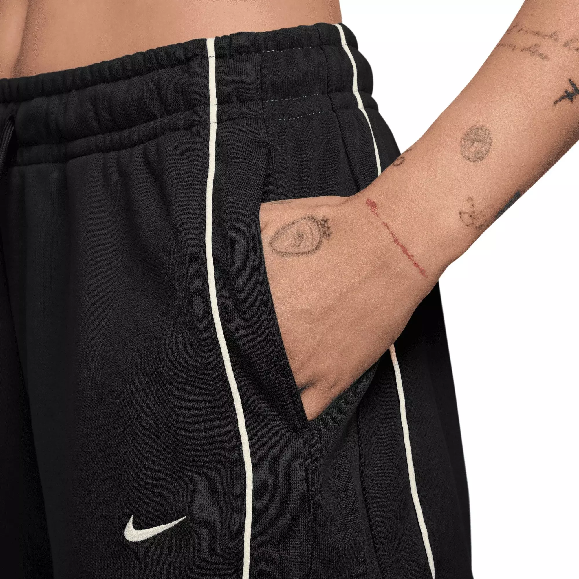 Nike Women's Sportswear Loose Mid-Rise 3" Fleece Shorts - BLACK/WHITE