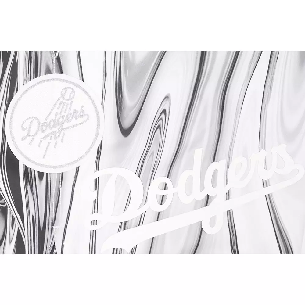 Pro Standard Los Angeles Dodgers Met Silver Short Pants-Silver - SILVER