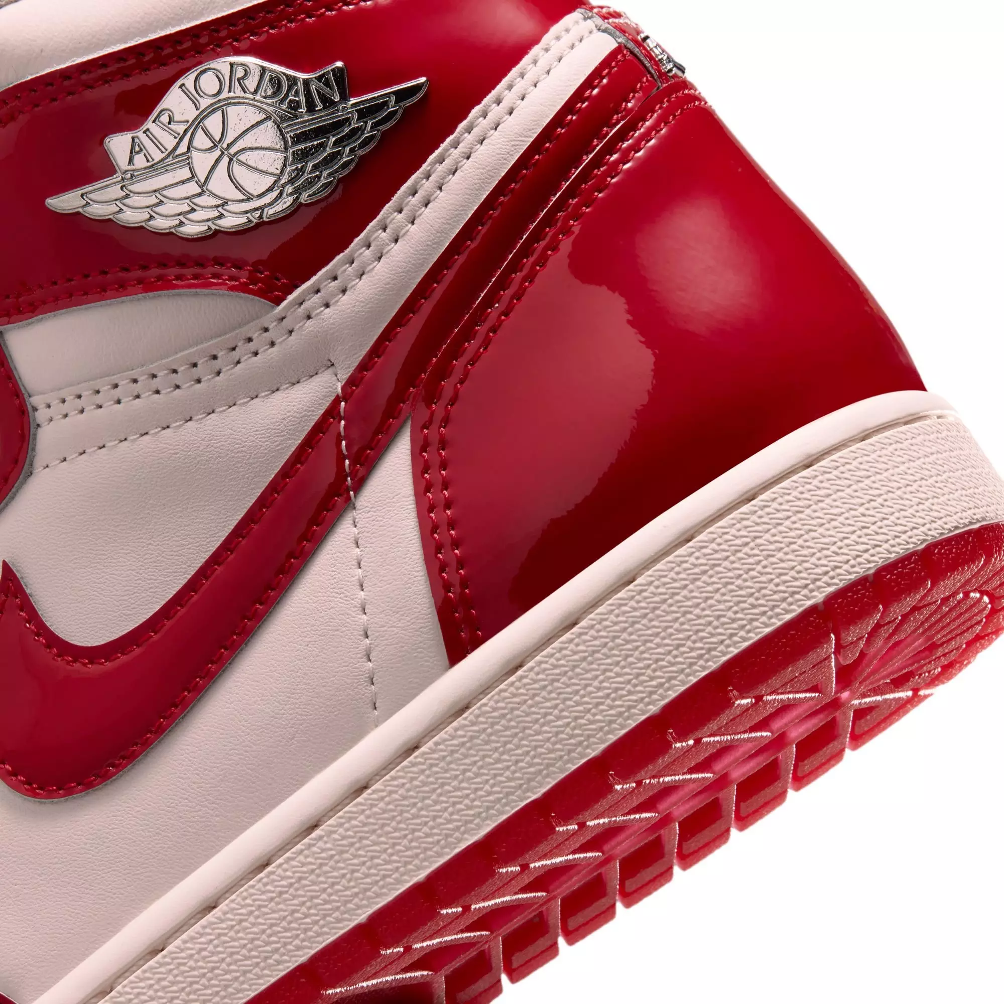 Jordan 1 Retro High OG "Nails & Grails" Women's Shoe - UNIVERSITY RED/METALLIC SILVER
