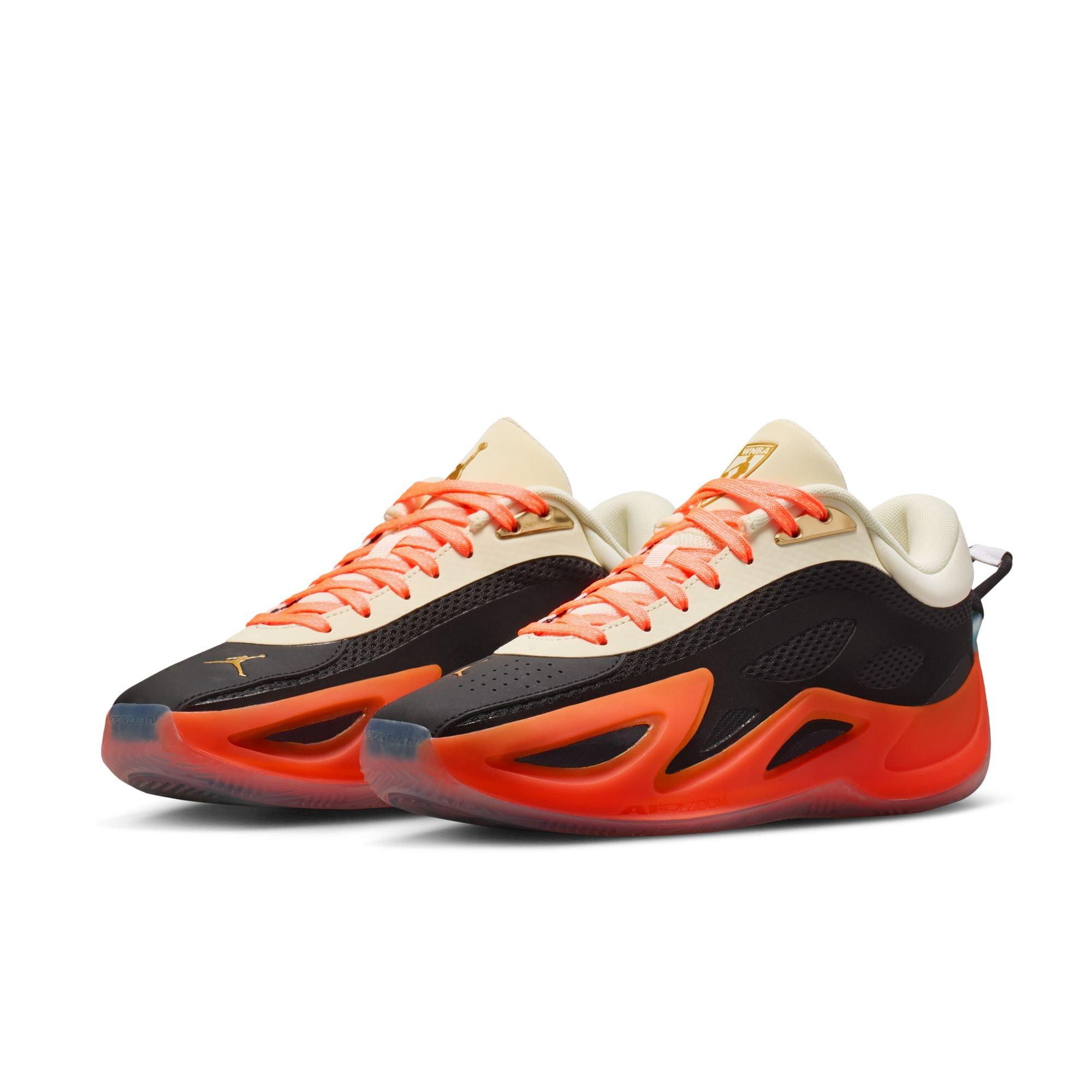 Jordan Heir Series 2 "Birds of Paradise" Women's Basketball Shoe - BLACK/COCONUT MILK/METALLIC GOLD Thumbnail View 3