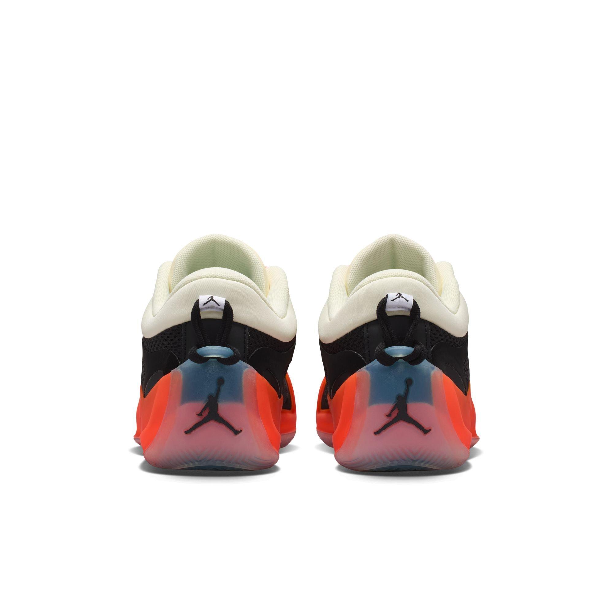 Jordan Heir Series 2 "Birds of Paradise" Women's Basketball Shoe - BLACK/COCONUT MILK/METALLIC GOLD Thumbnail View 4