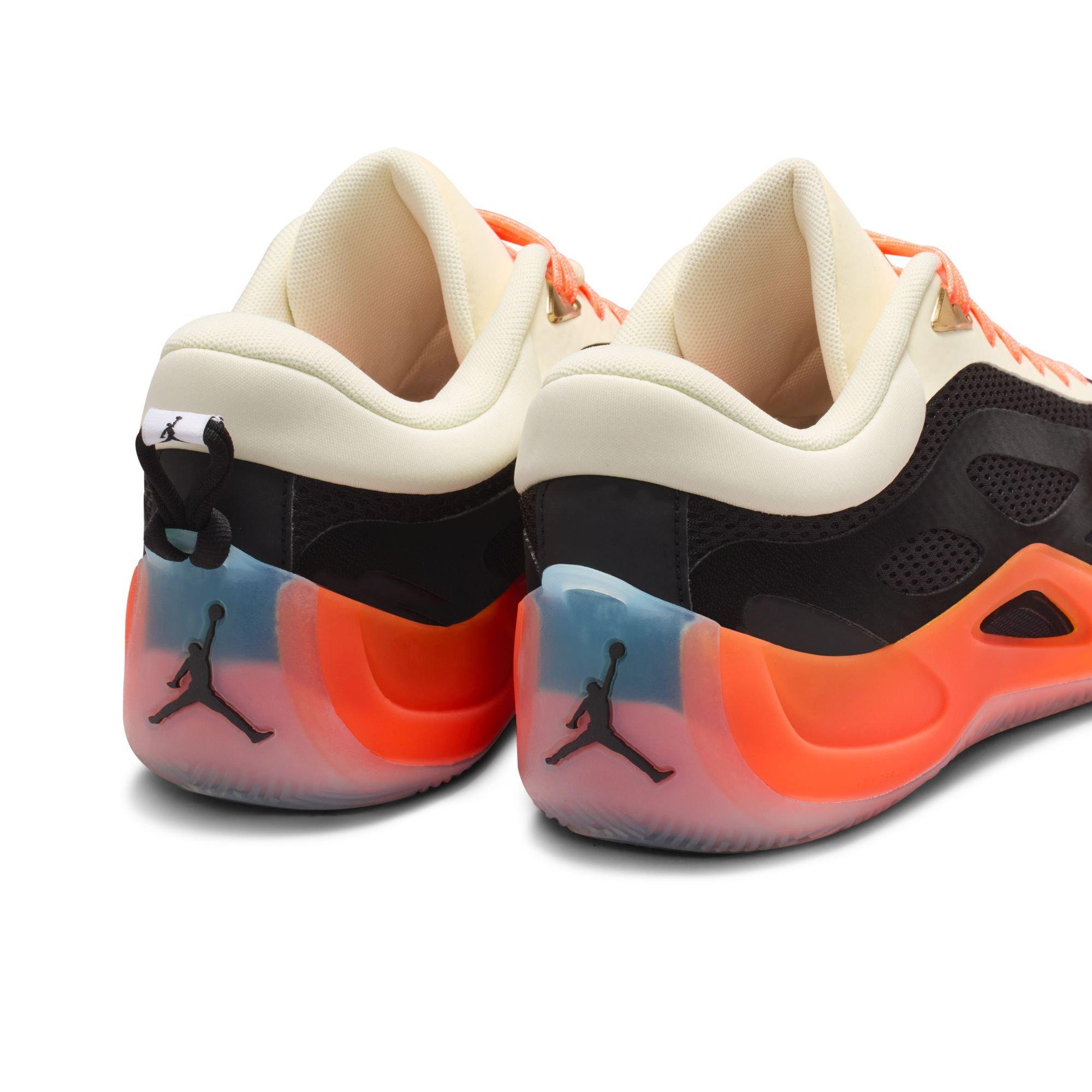Jordan Heir Series 2 "Birds of Paradise" Women's Basketball Shoe - BLACK/COCONUT MILK/METALLIC GOLD Thumbnail View 9