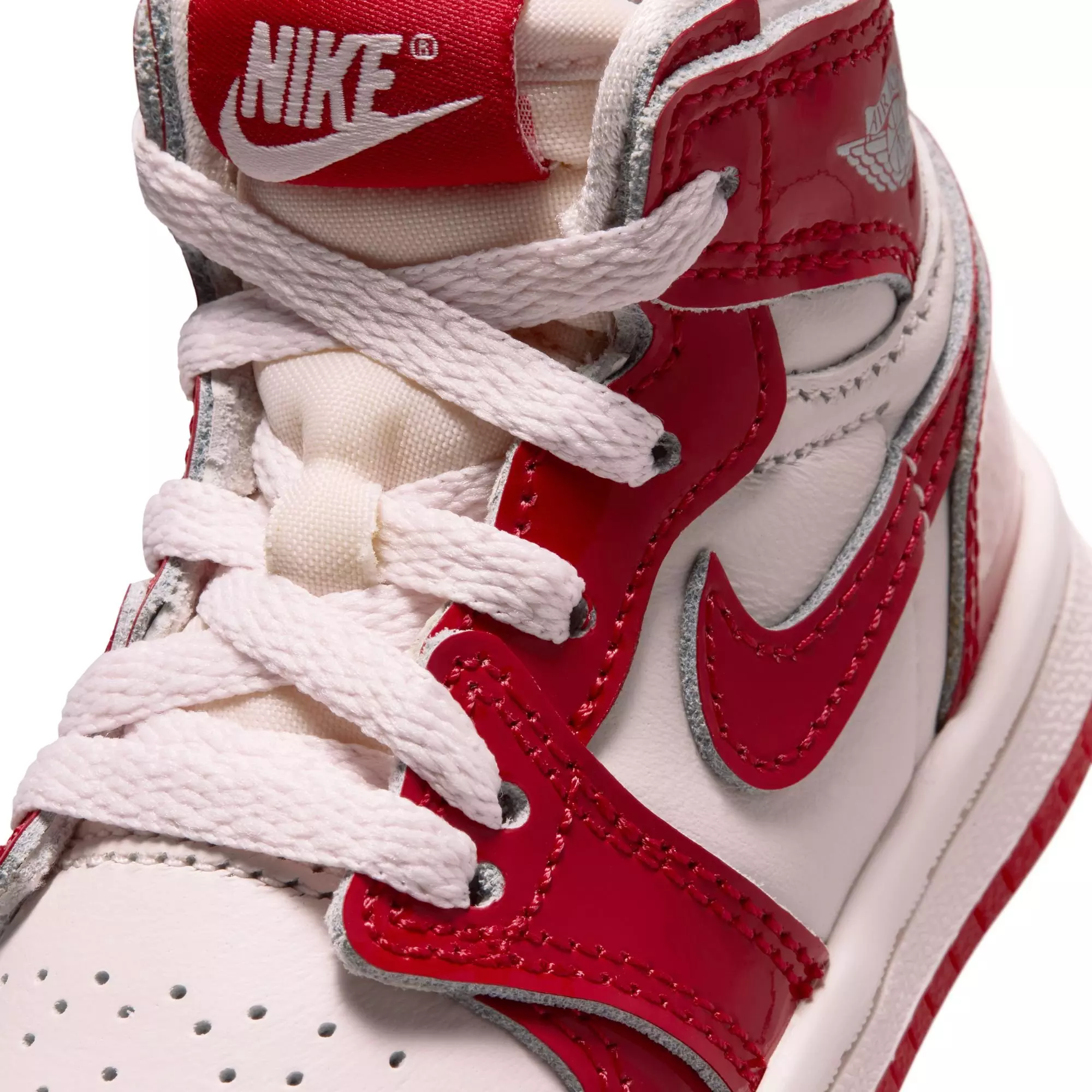 Jordan 1 Retro High OG "Nails & Grails" Toddler Kids' Shoe - UNIVERSITY RED/METALLIC SILVER