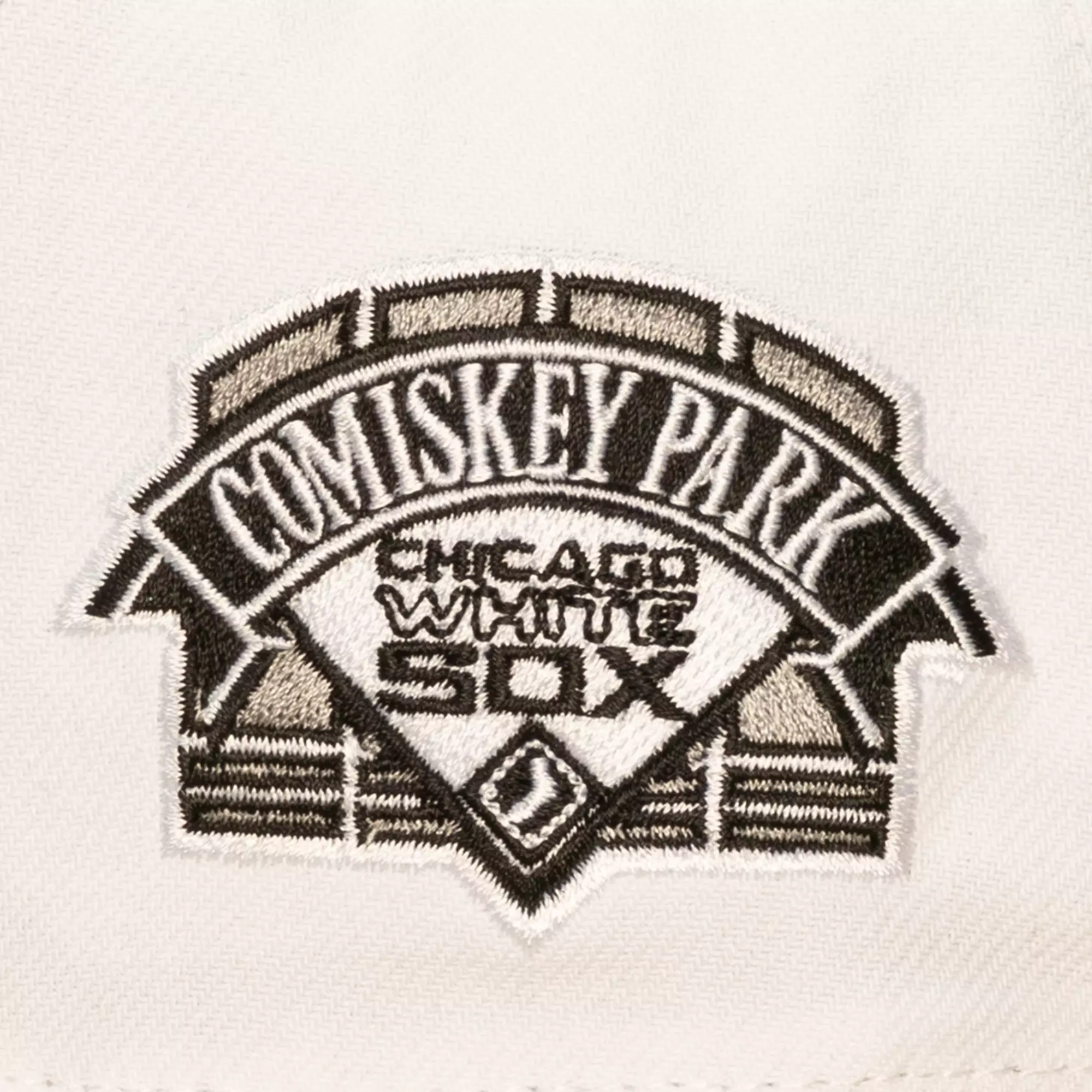 Mitchell & Ness Chicago White Sox Bill Smack Snapback Hat  -  White/Black - WHITE/BLACK
