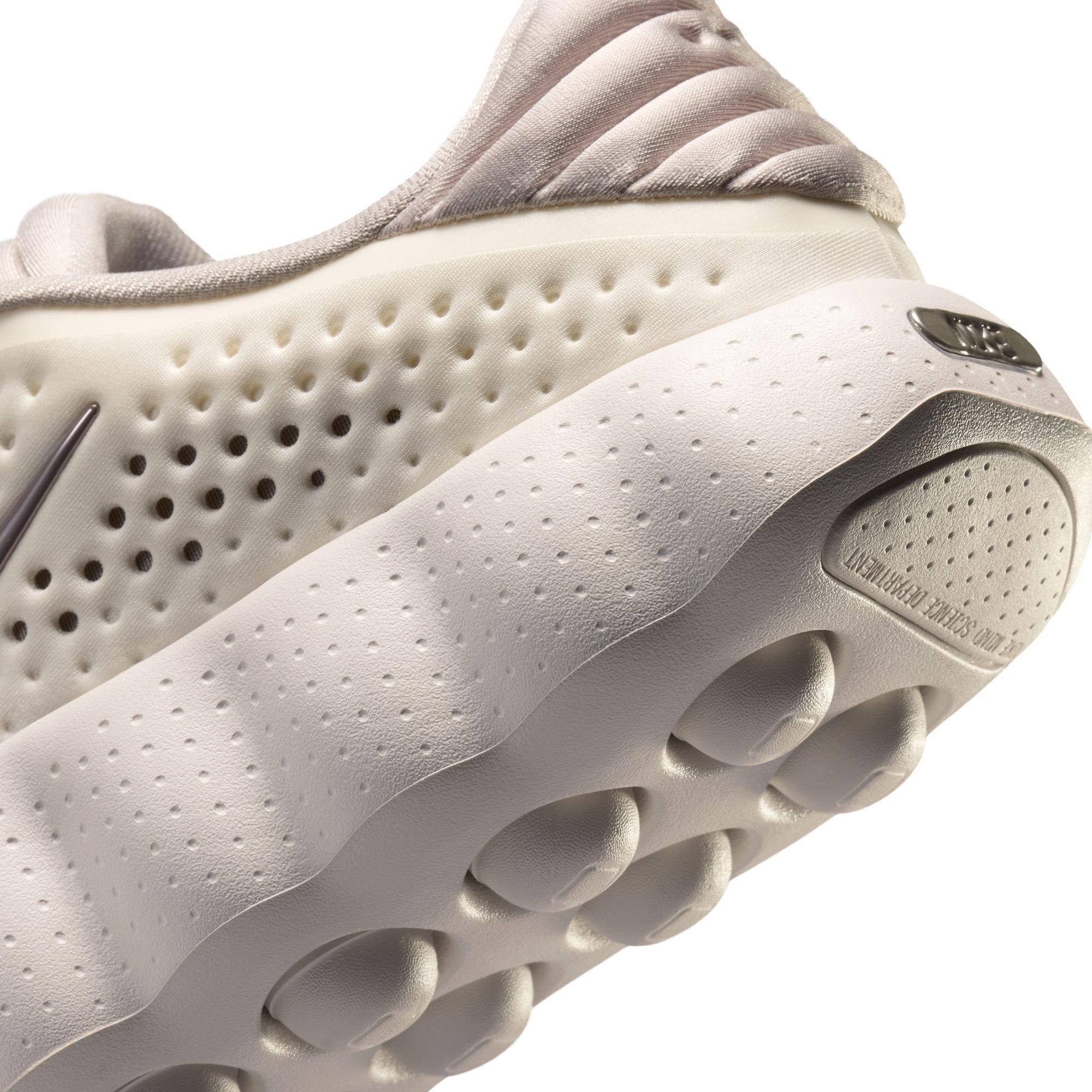 Nike Mind 002 "Phantom" Men's Pregame Shoe - PHANTOM/CREAM II/COLLEGE GREY