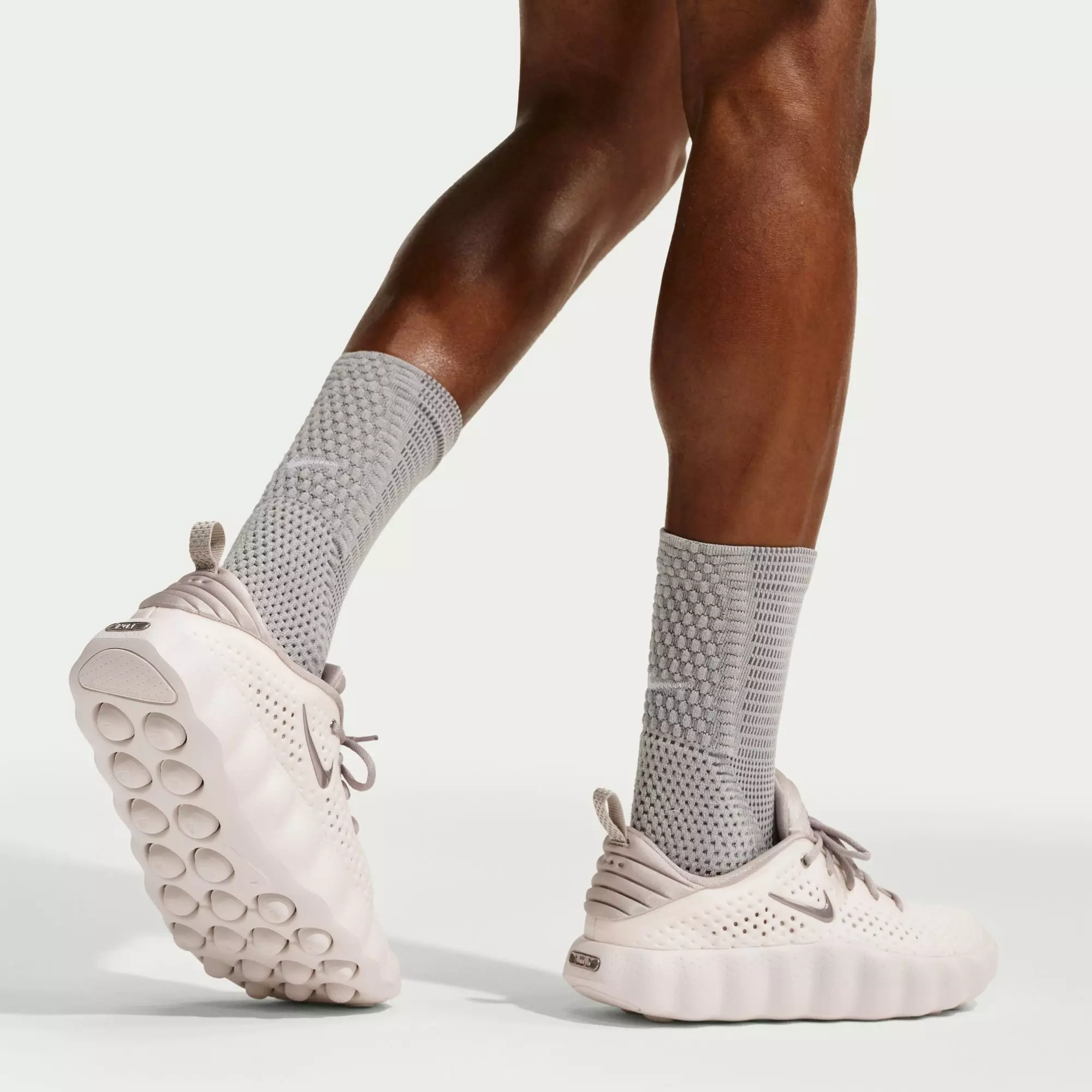 Nike Mind 002 "Phantom" Men's Pregame Shoe - PHANTOM/CREAM II/COLLEGE GREY