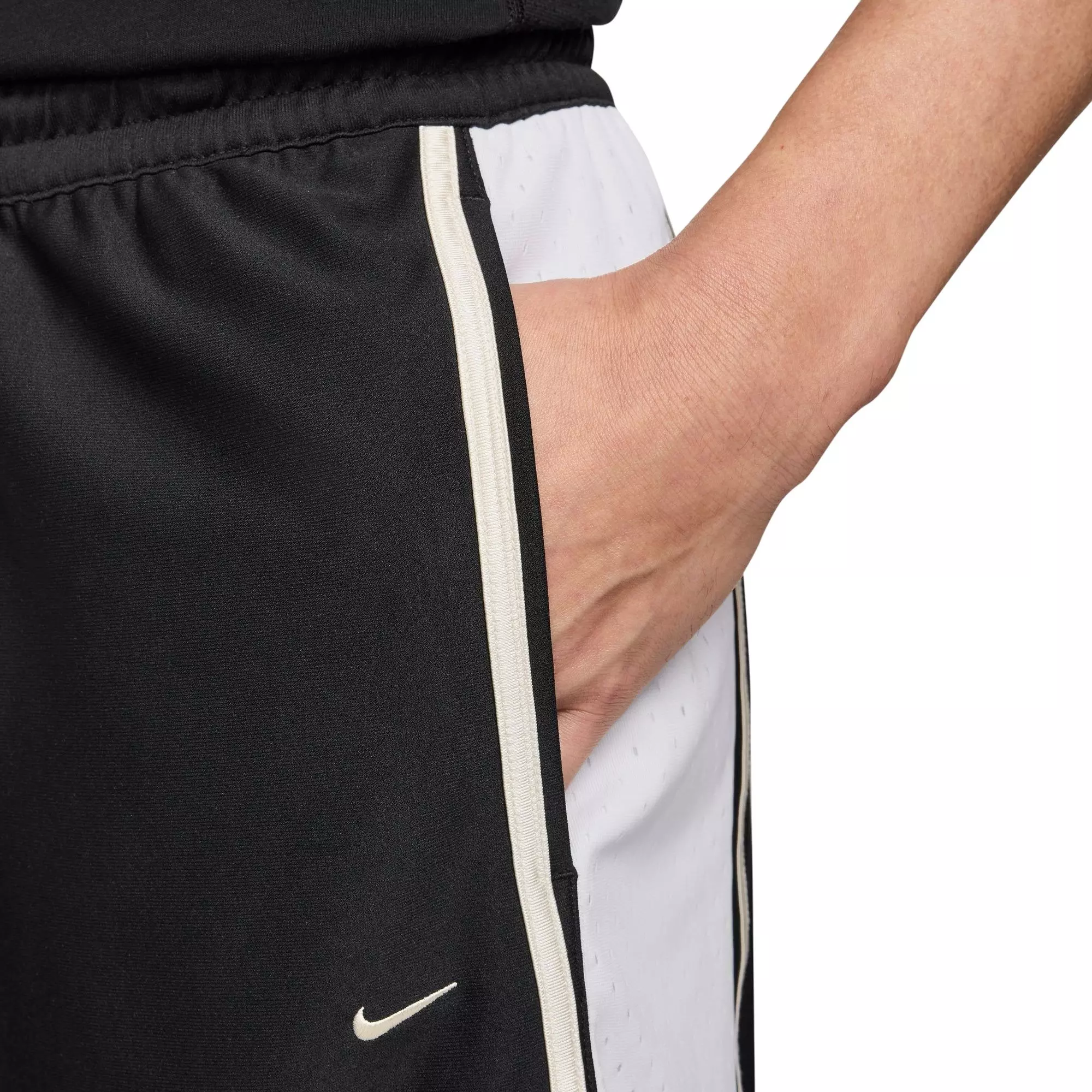 Nike Men's Standard Issue Dri-FIT 6" Basketball Shorts - BLACK/WHITE