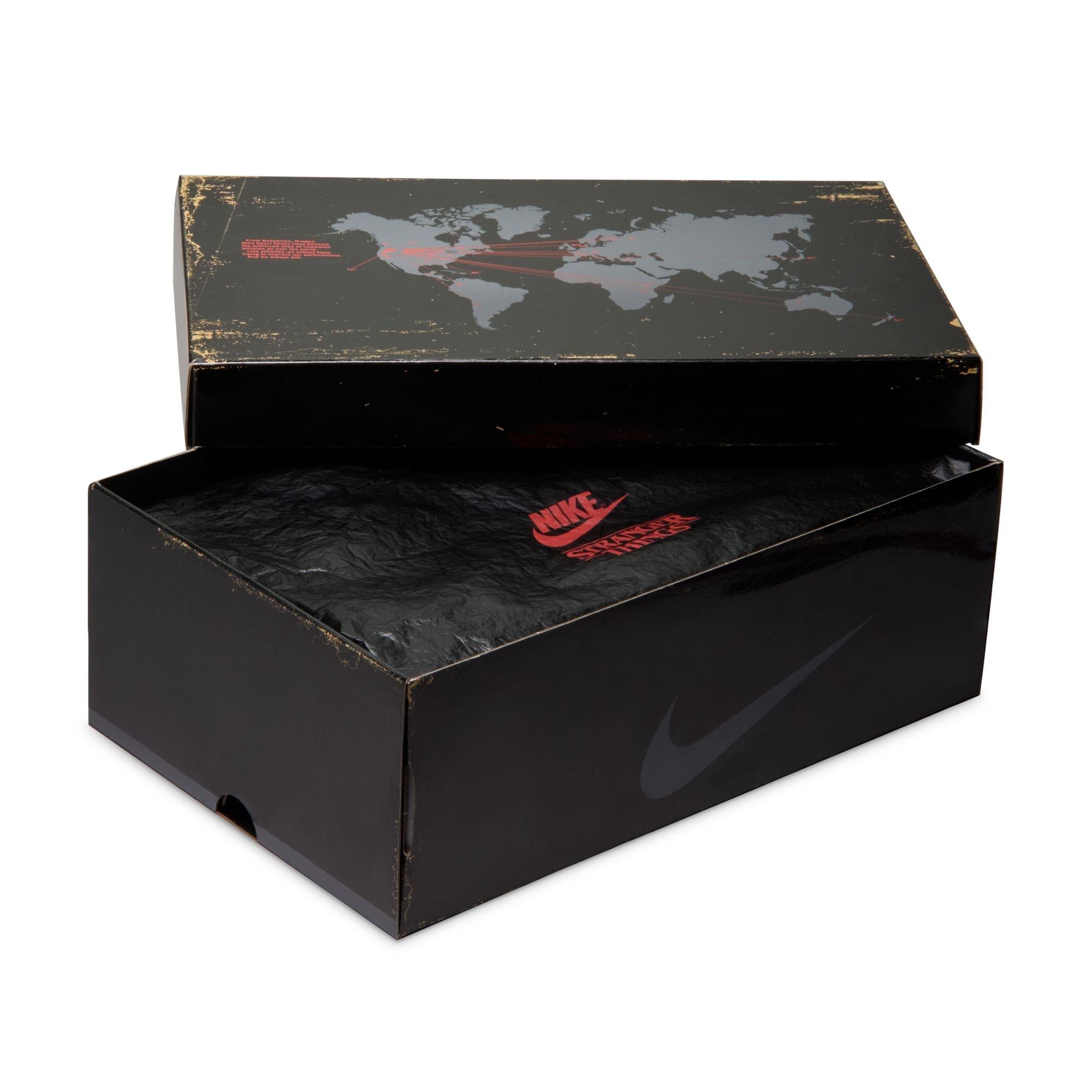 Nike Air Foamposite One "Stranger Things" Men's Shoe - BLACK/BRIGHT CRIMSON/OFF NOIR Thumbnail View 9