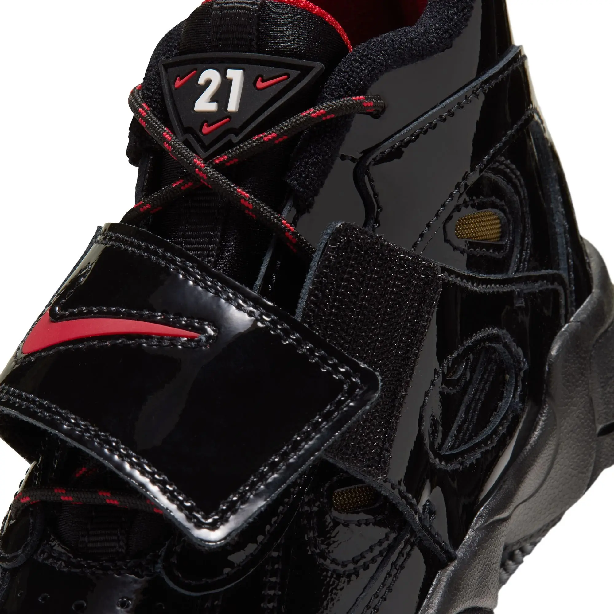 Nike Air Diamond Turf II "Cincy" Preschool Kids' Shoe - BLACK/GYM RED/METALLIC GOLD