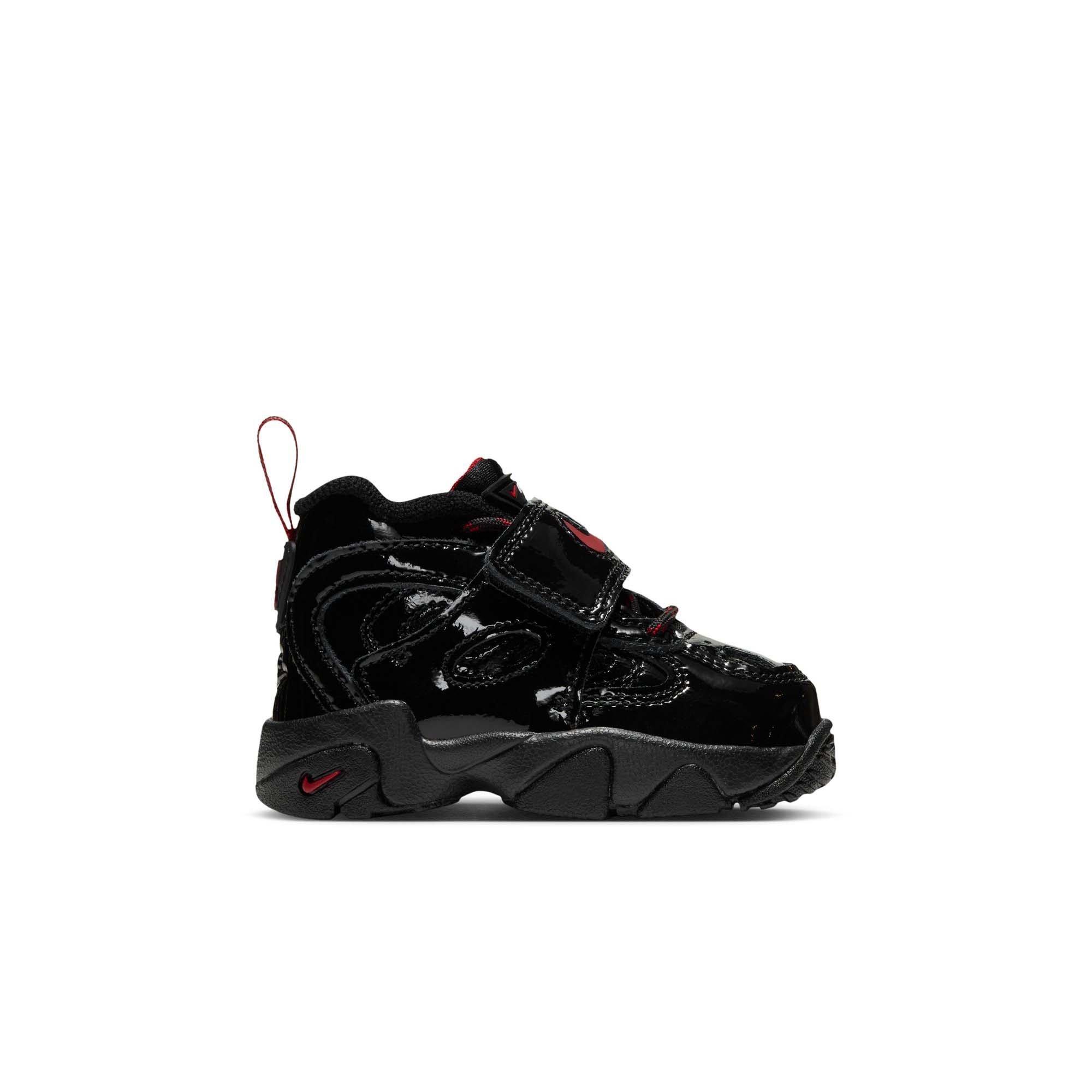 Nike Air Diamond Turf II "Cincy" Toddler Kids' Shoe - BLACK/GYM RED/METALLIC GOLD
