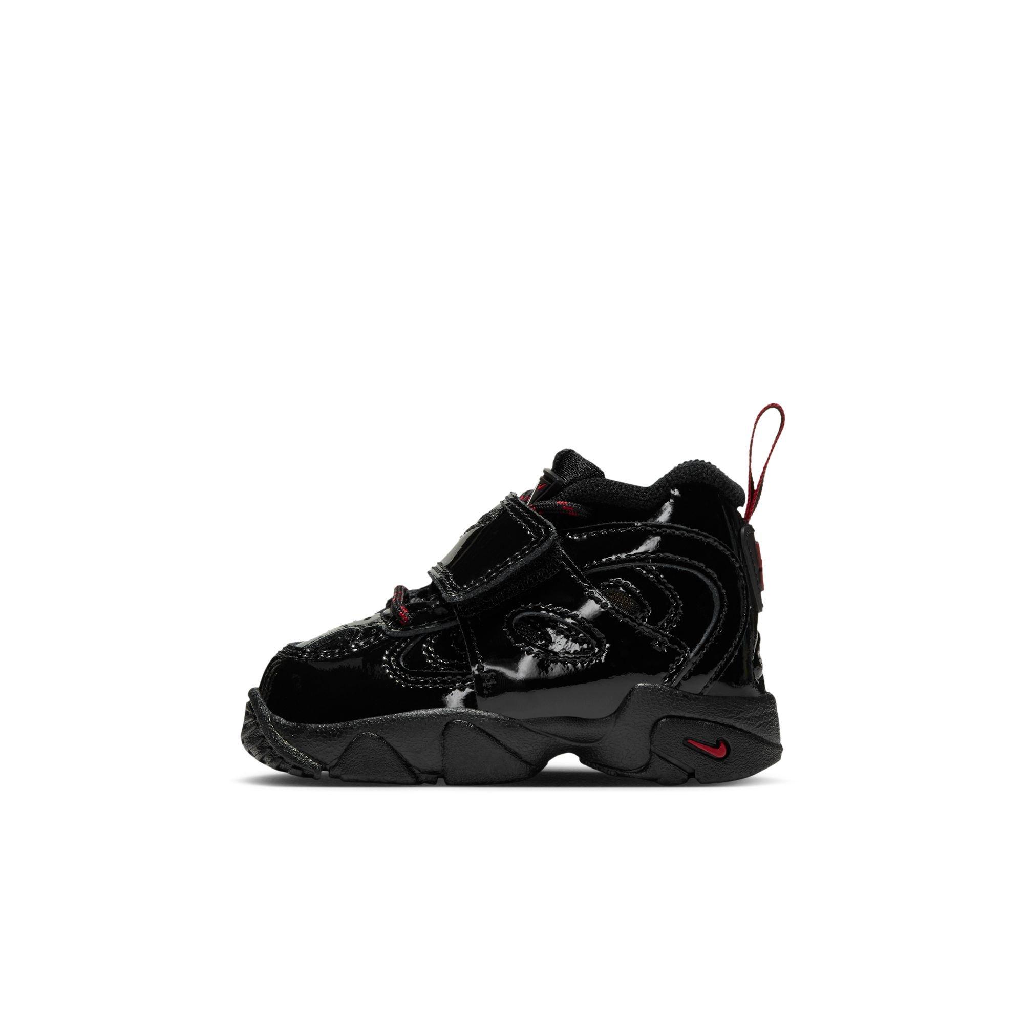 Nike Air Diamond Turf II "Cincy" Toddler Kids' Shoe - BLACK/GYM RED/METALLIC GOLD