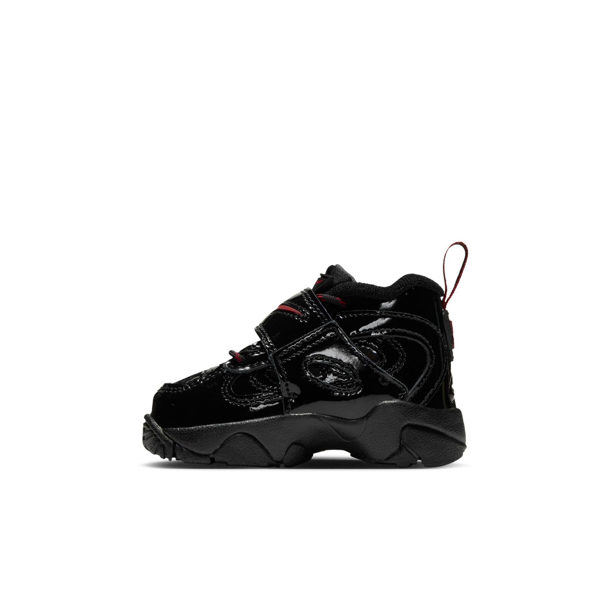 Nike Air Diamond Turf II "Cincy" Toddler Kids' Shoe - BLACK/GYM RED/METALLIC GOLD