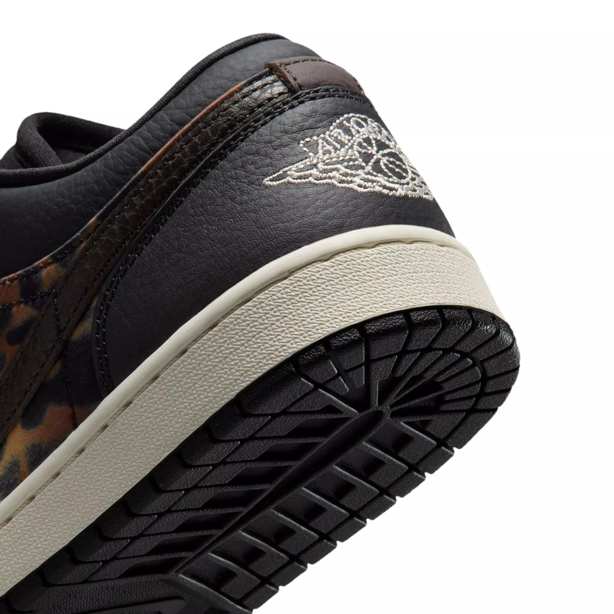 Jordan 1 Low SE "Black/Chalk/Velvet Brown" Women's Shoe - BLACK/BROWN