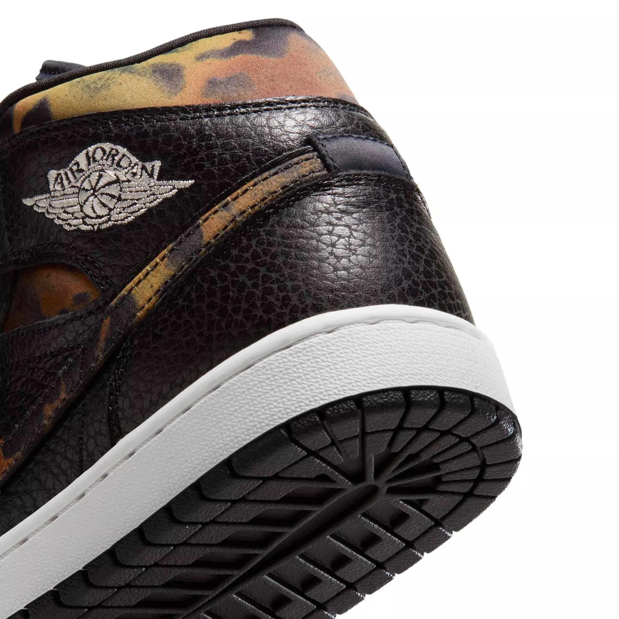 Jordan 1 Mid SE "Black/Chalk/Velvet Brown" Women's Shoe - BLACK/BROWN