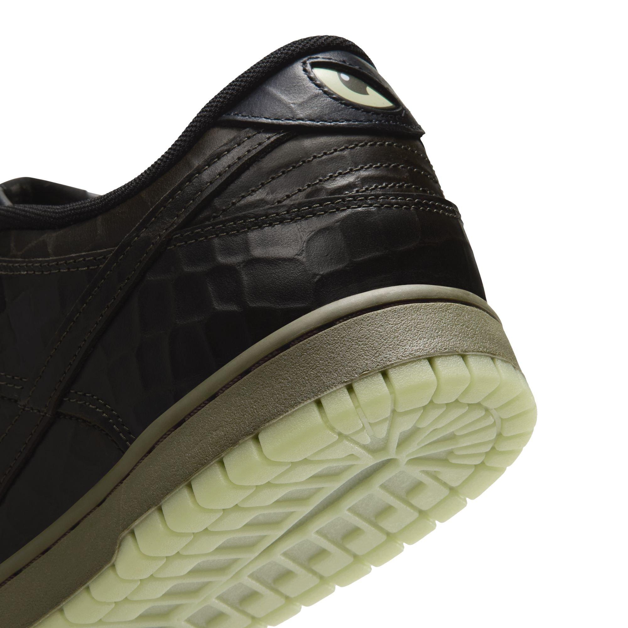 Nike Dunk Low Premium "Halloween" Men's Shoe - BOG GREEN/BLACK/LUMINOUS GREEN