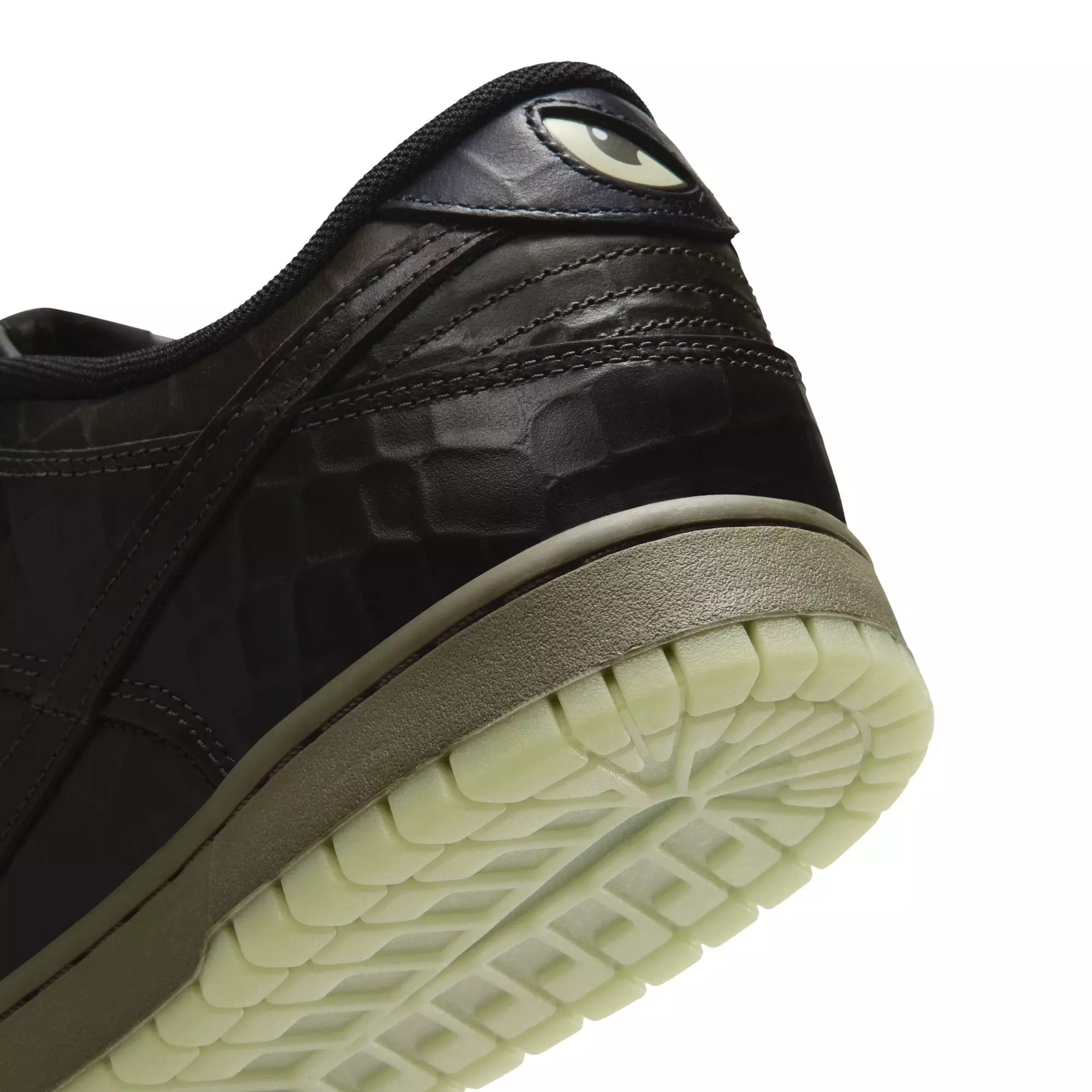 Nike Dunk Low Premium "Halloween" Men's Shoe - BOG GREEN/BLACK/LUMINOUS GREEN