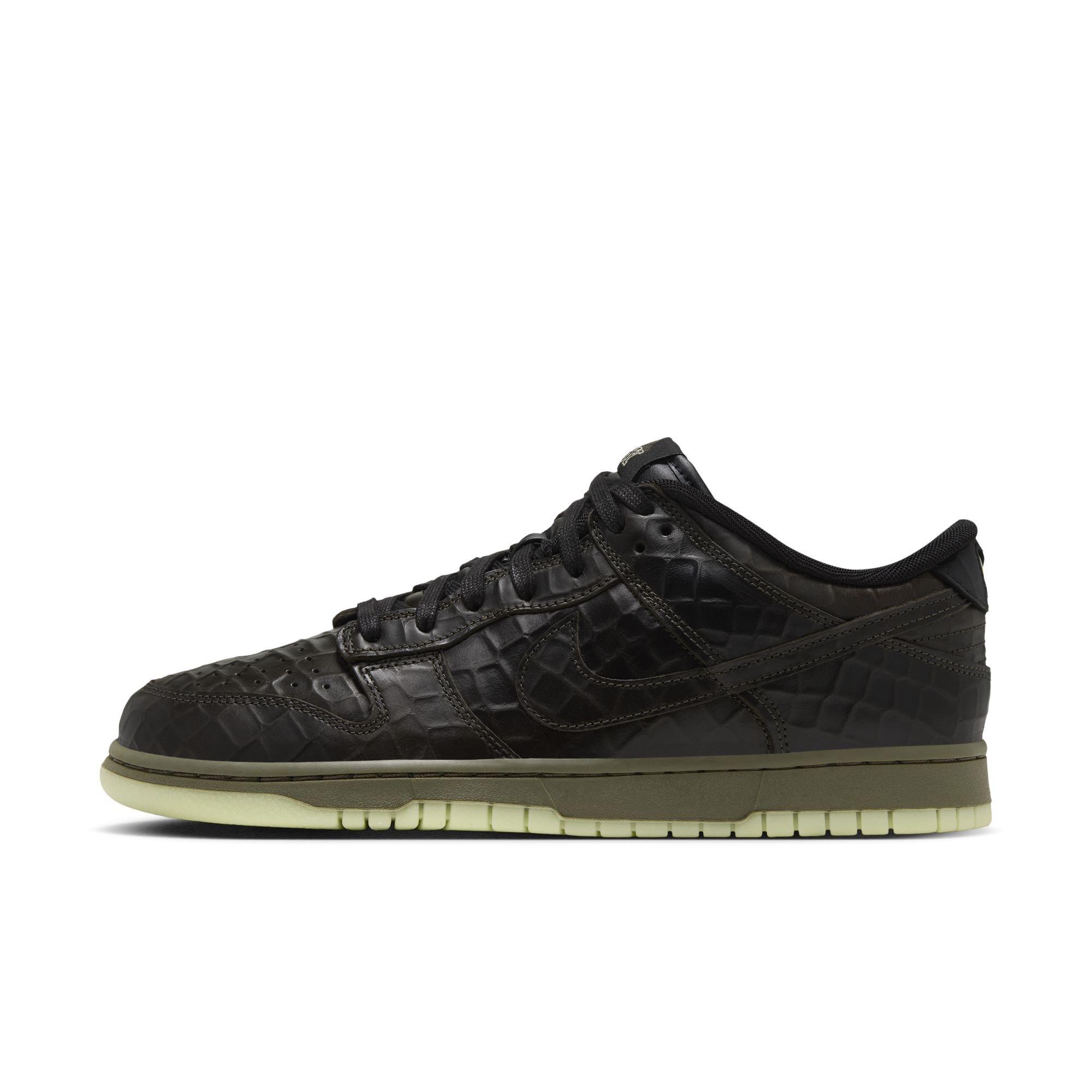 Nike Dunk Low Premium "Halloween" Men's Shoe - BOG GREEN/BLACK/LUMINOUS GREEN
