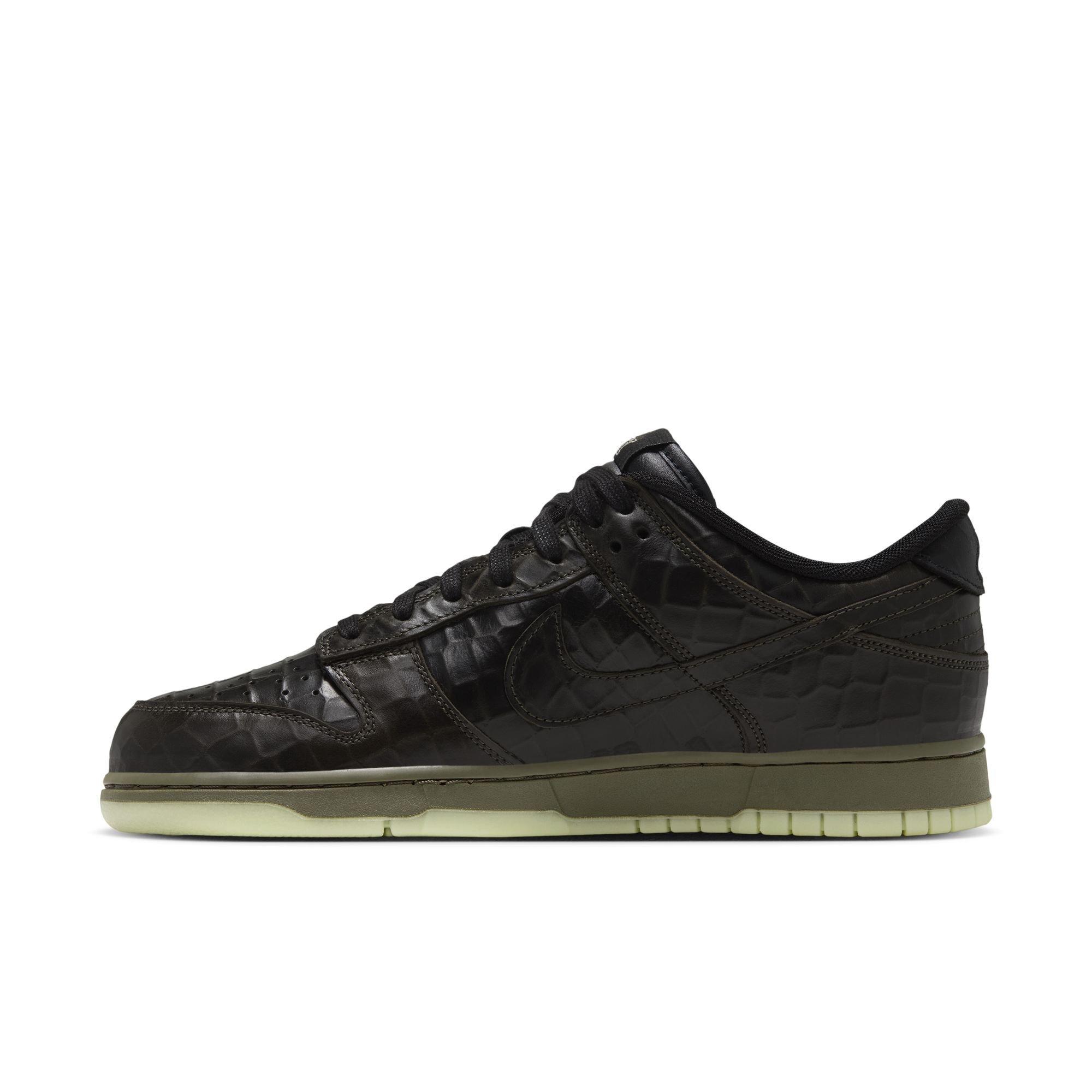 Nike Dunk Low Premium "Halloween" Men's Shoe - BOG GREEN/BLACK/LUMINOUS GREEN