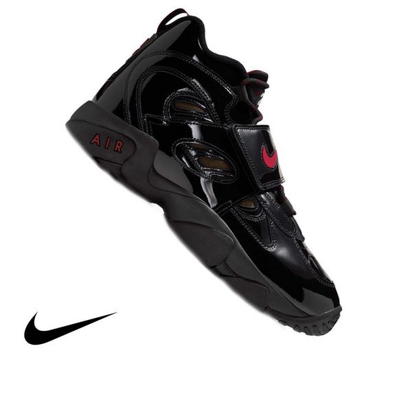Nike Air Diamond Turf II "Cincy" Men's Shoe - BLACK/GYM RED/METALLIC GOLD