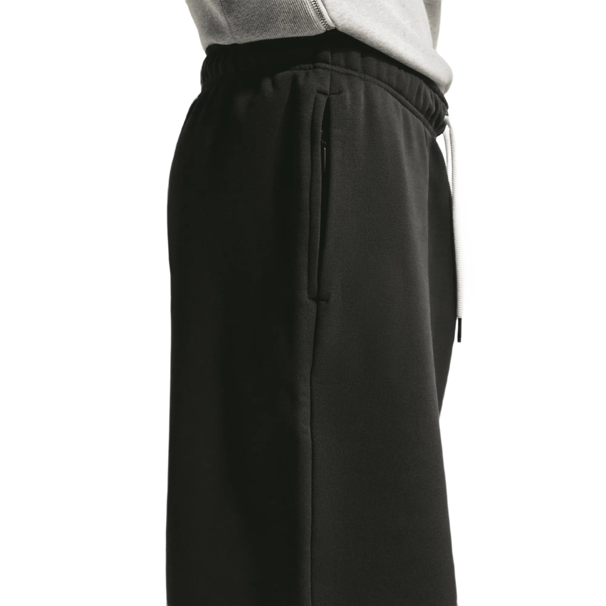 Nike Men's Standard Issue Therma-FIT 14" Fleece Basketball Shorts - BLACK