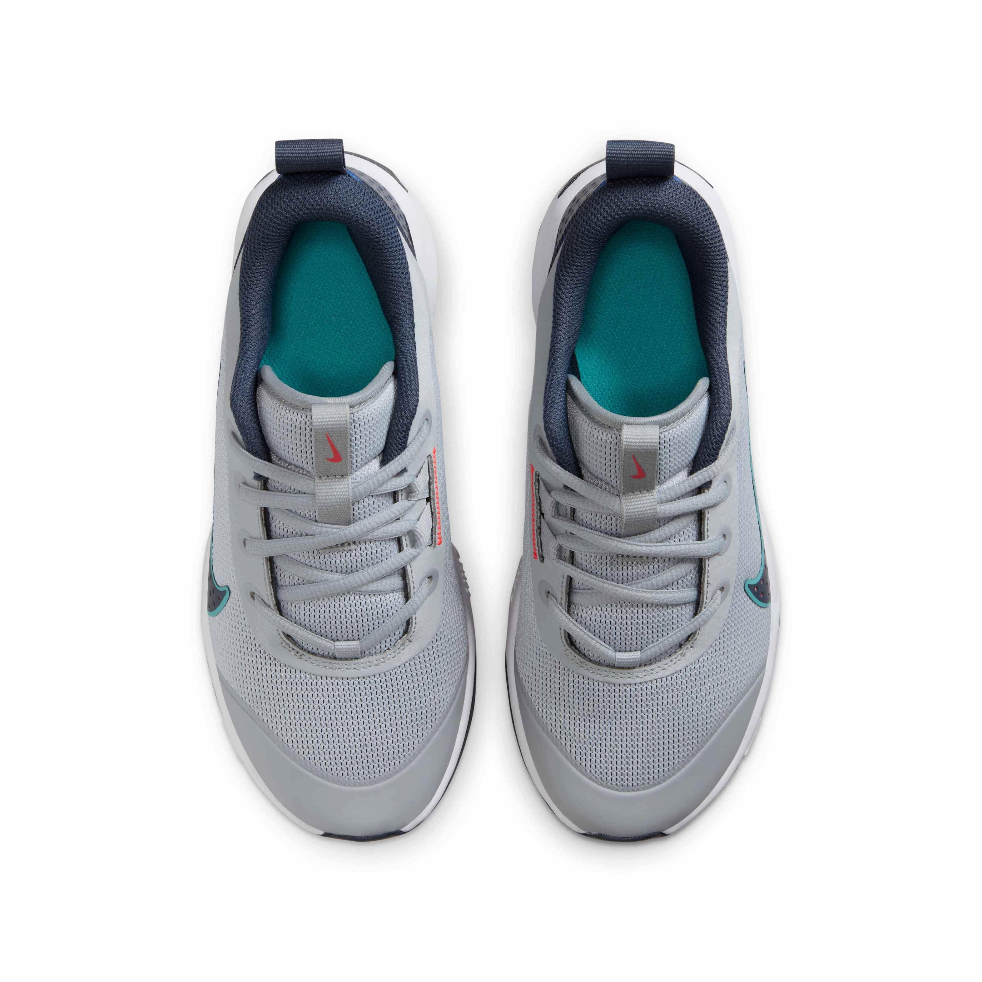Nike Omni Multi-Court Grade School Boys' "Wolf Grey/Crimson/Dusty Cactus/Thunder Blue" Shoe