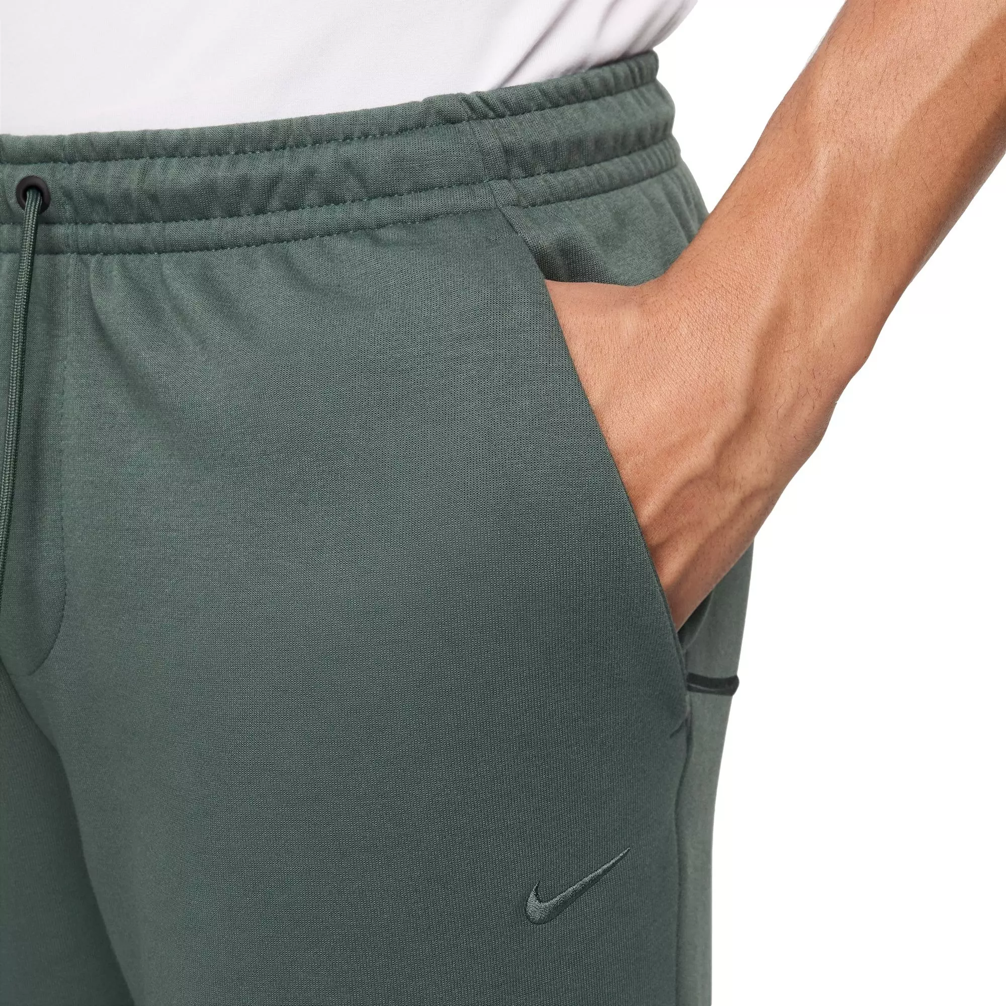 Nike Men's Primary Dri-FIT UV Versatile Joggers - GREEN