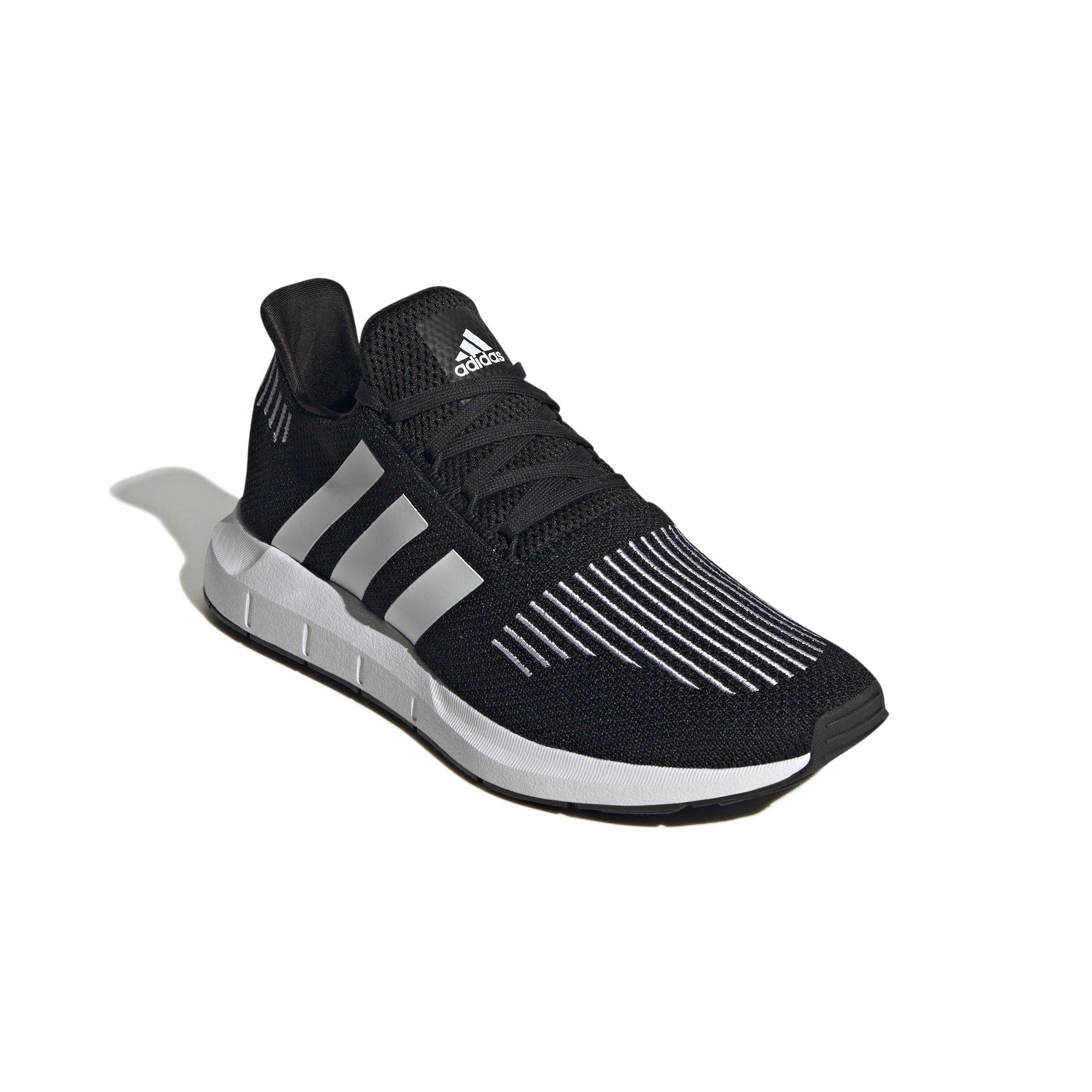 Swift run core outlet black & silver shoes