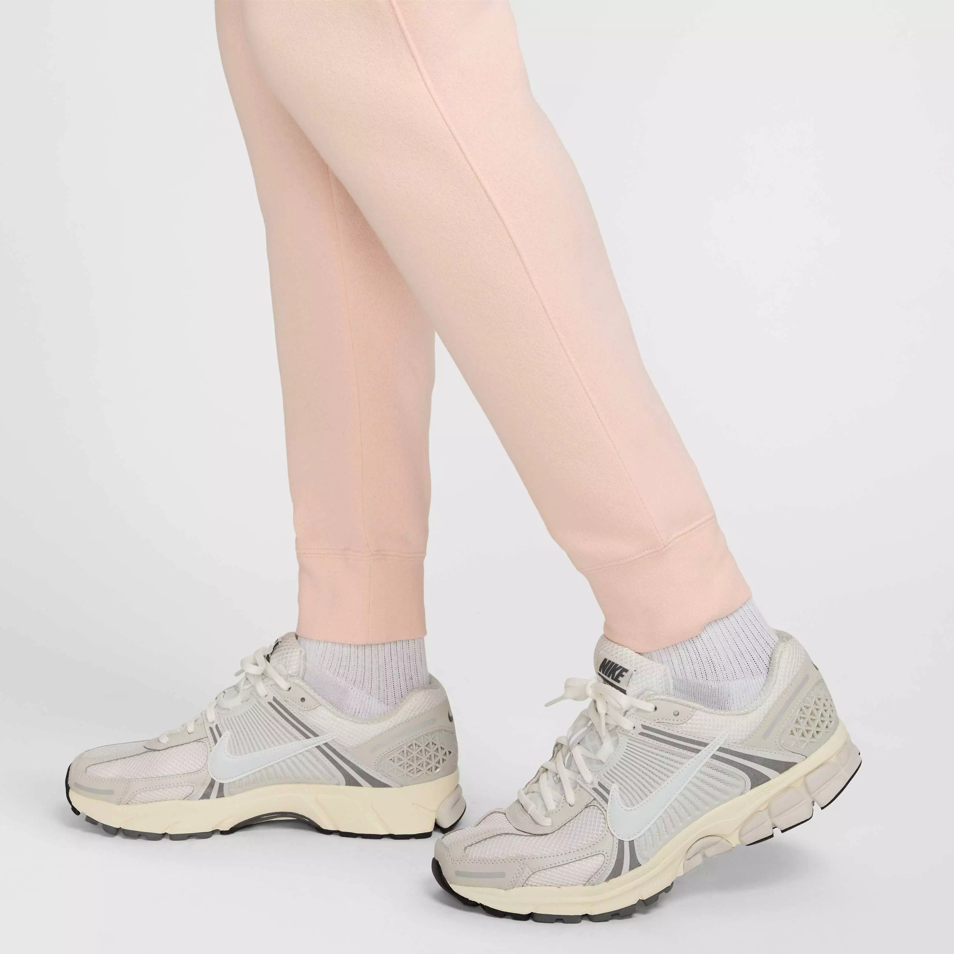 Nike Men's Sportswear Fleece Club Joggers - CORAL