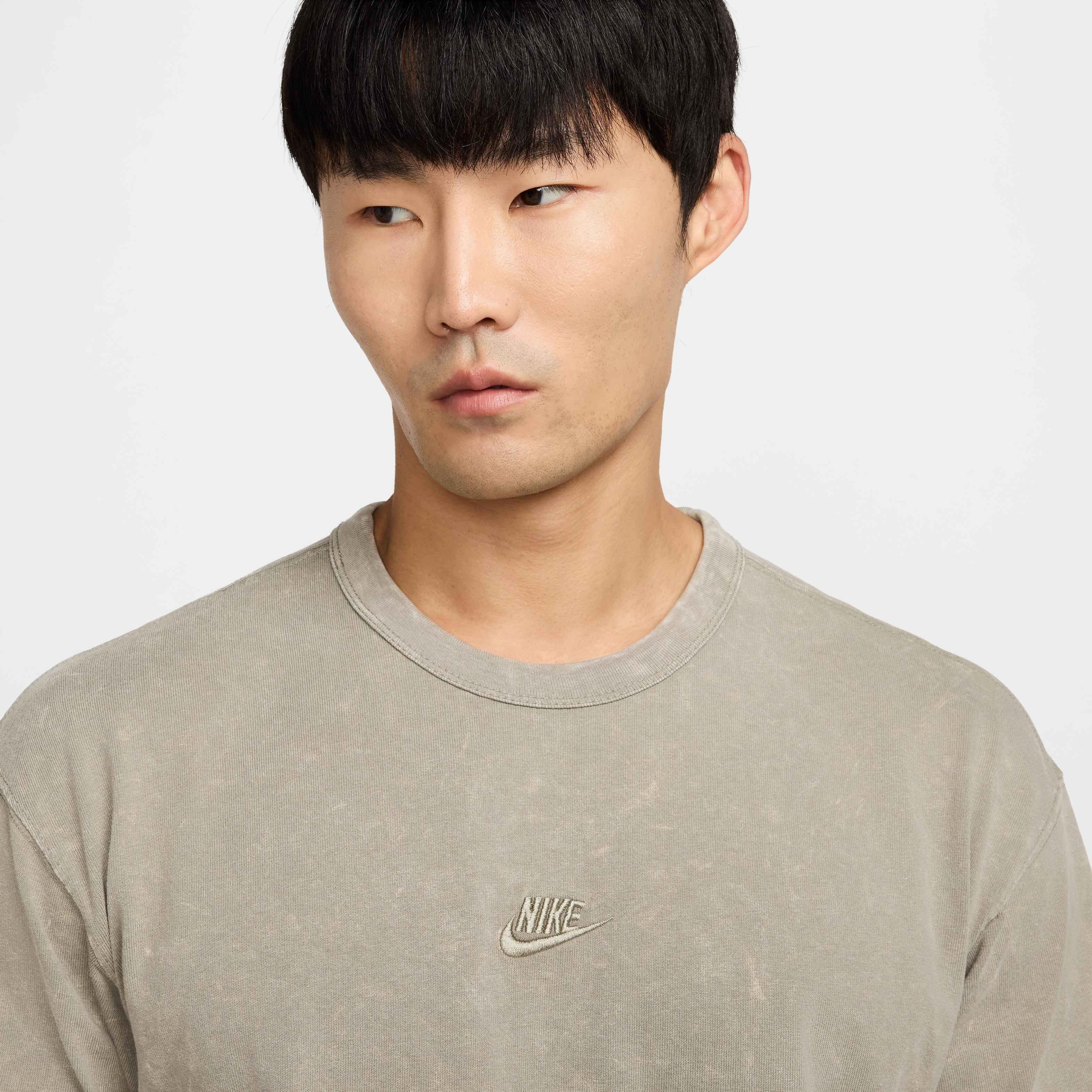 Nike Men's Sportswear Premium Essentials Max90 T-Shirt - GREEN Thumbnail View 3