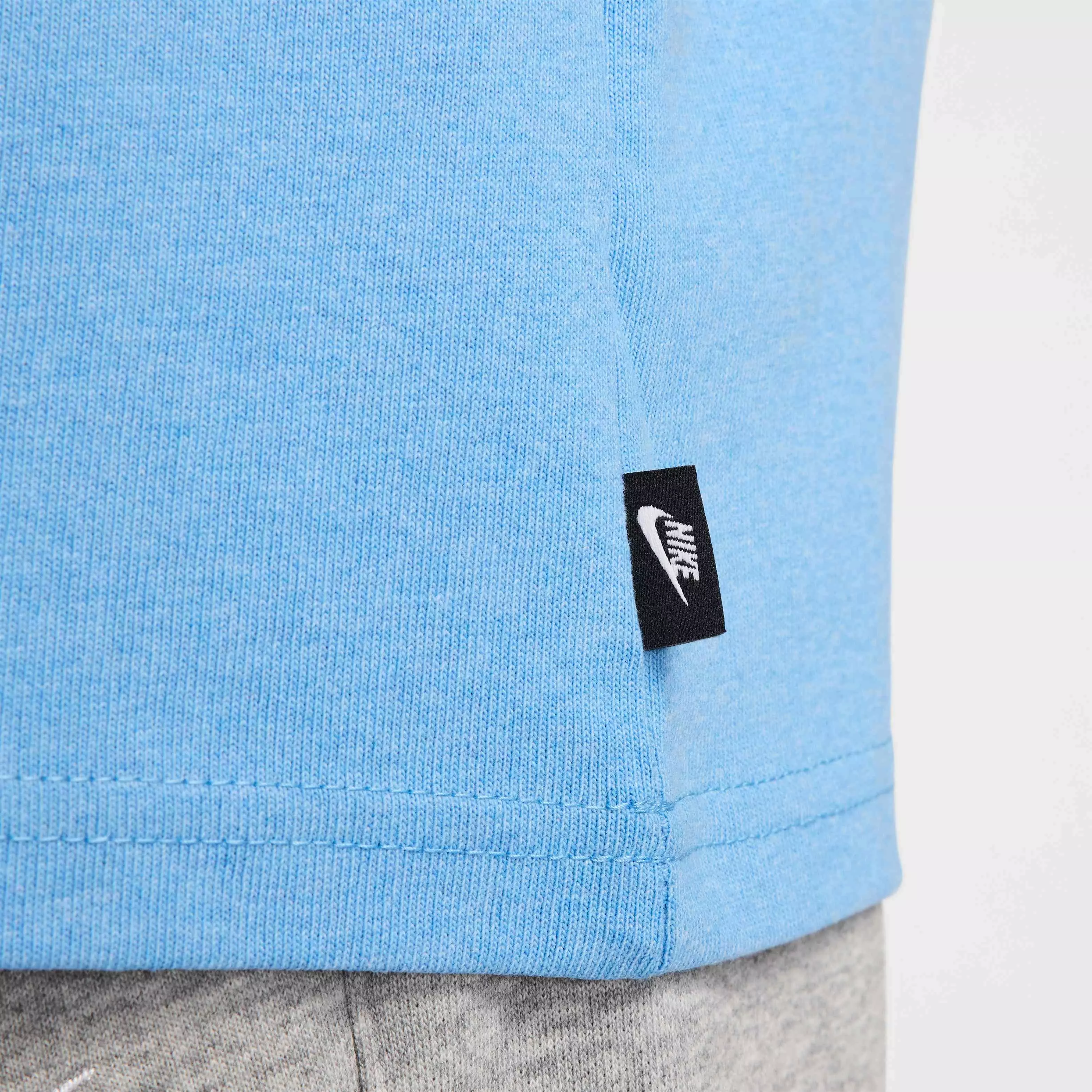 Nike Men's Sportswear Premium Essentials T-Shirt - BLUE