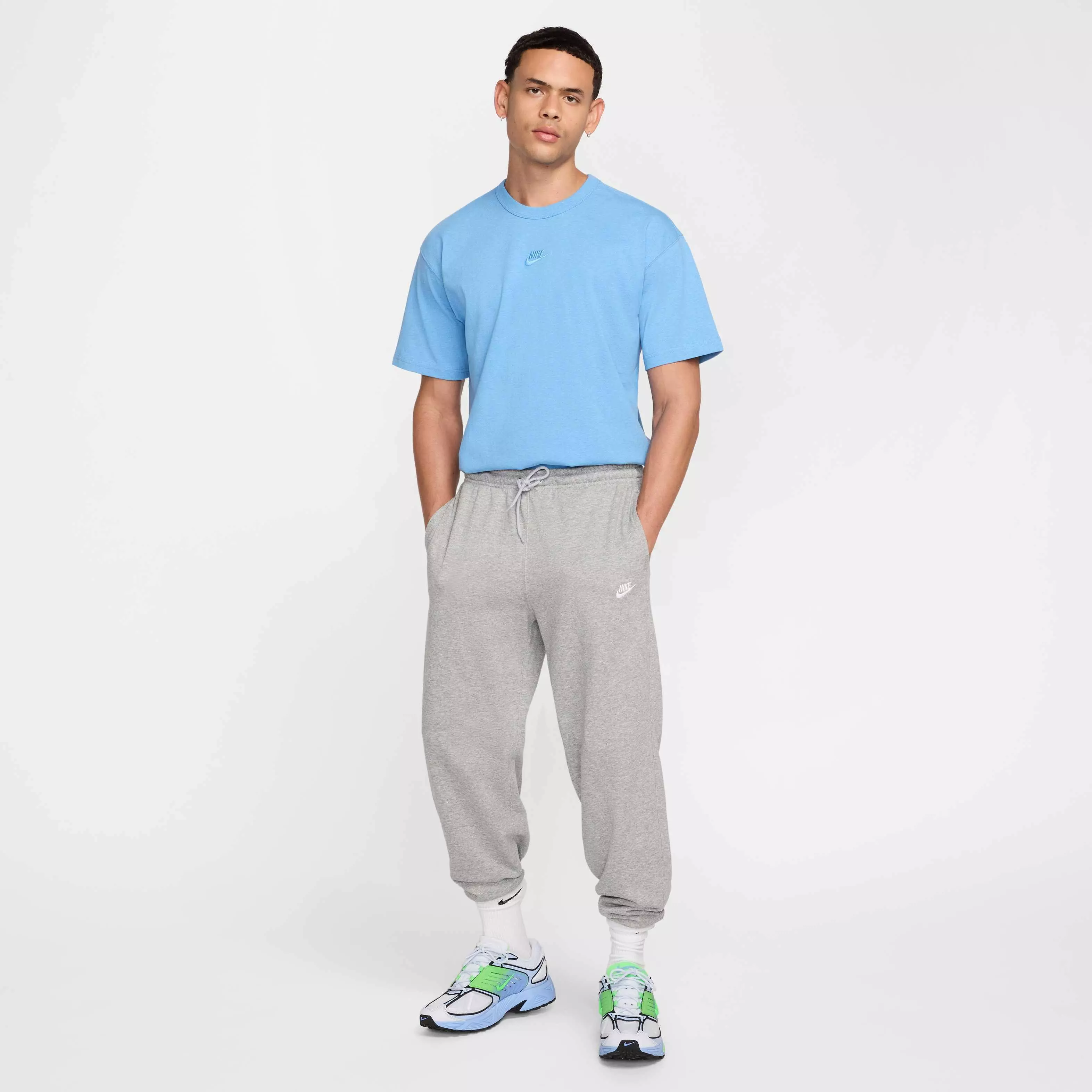 Nike Men's Sportswear Premium Essentials T-Shirt - BLUE