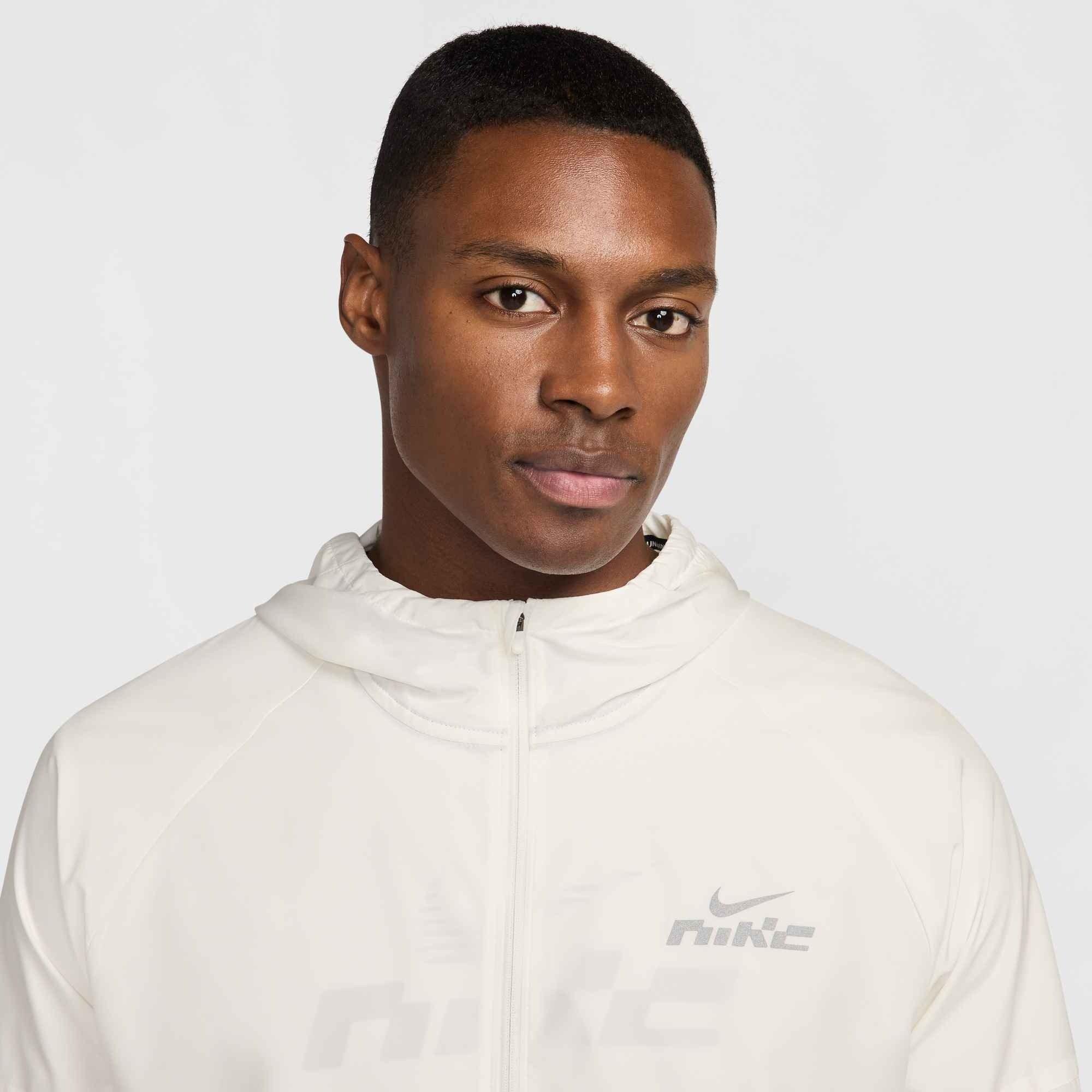 Nike Men's Miler Flash Water-Repellent Running Jacket - WHITE Thumbnail View 3