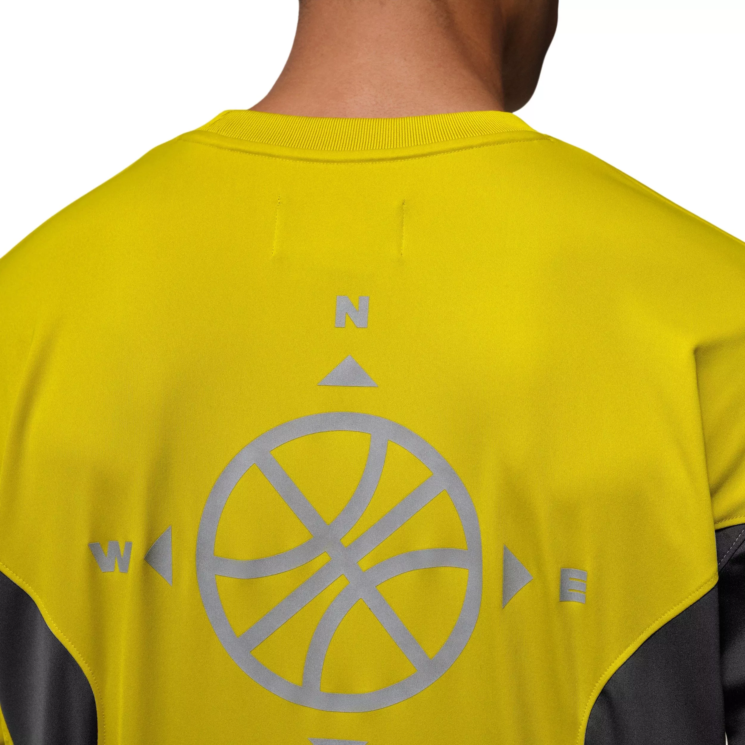 Jordan Men's Brooklyn Hike Mike Graphic Jersey - YELLOW